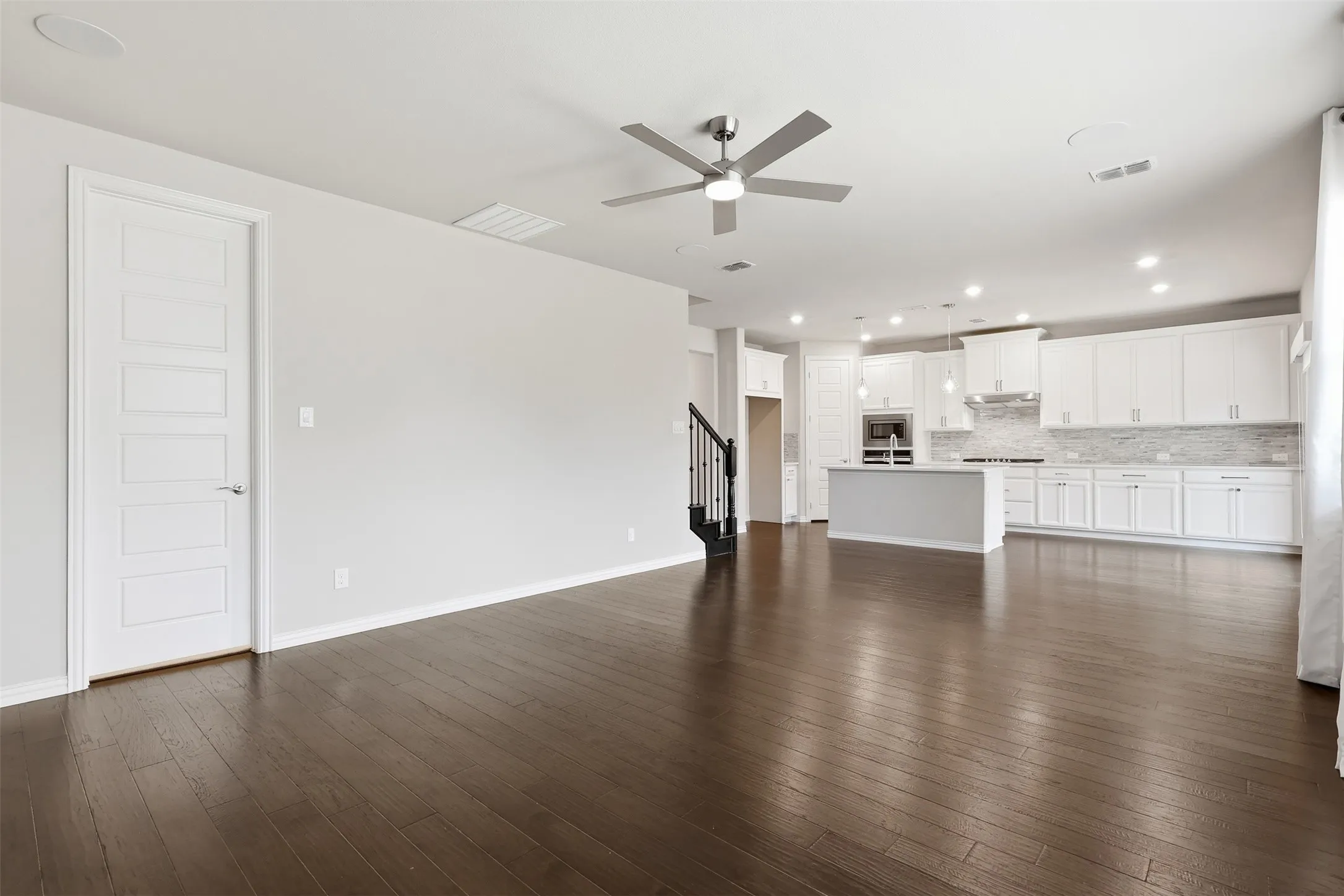 Single Family Residence For Sale in Denton County , 2564 Durango Drive, Carrollton, Texas 75010, 3 Bedroom, 3 Bathroom, 2 Garage spaces, 2,405 Sqft, built in 2019, mls#21250836, Real Estate Agent in Carrollton, Homes For Sale in Denton county, Homes For Sale in Carrollton, Realtor in Carrollton Texas, Real Estate Brokerage Independent Realty Texas, Luminita Cordes Realtor