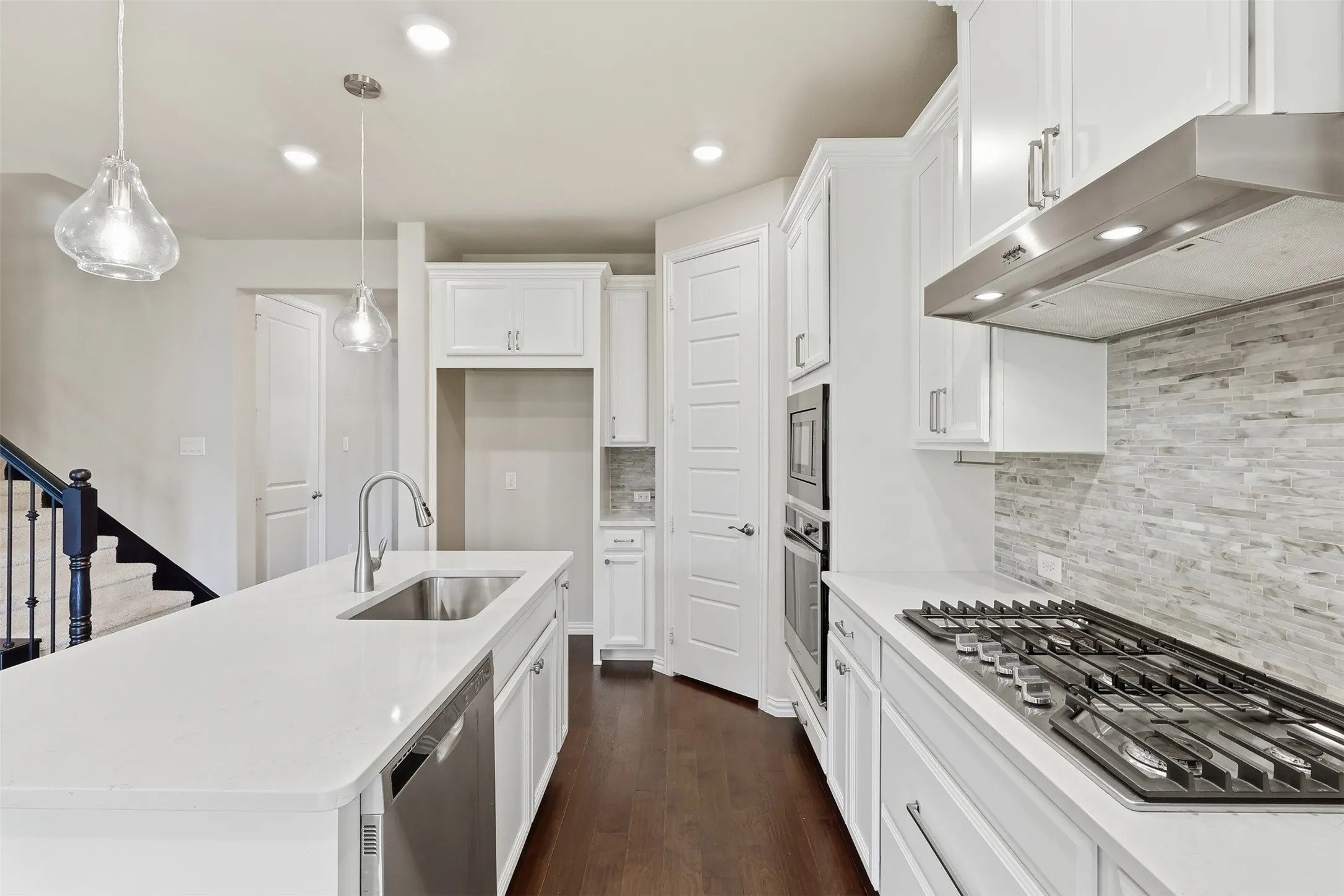 Single Family Residence For Sale in Denton County , 2564 Durango Drive, Carrollton, Texas 75010, 3 Bedroom, 3 Bathroom, 2 Garage spaces, 2,405 Sqft, built in 2019, mls#21250836, Real Estate Agent in Carrollton, Homes For Sale in Denton county, Homes For Sale in Carrollton, Realtor in Carrollton Texas, Real Estate Brokerage Independent Realty Texas, Luminita Cordes Realtor