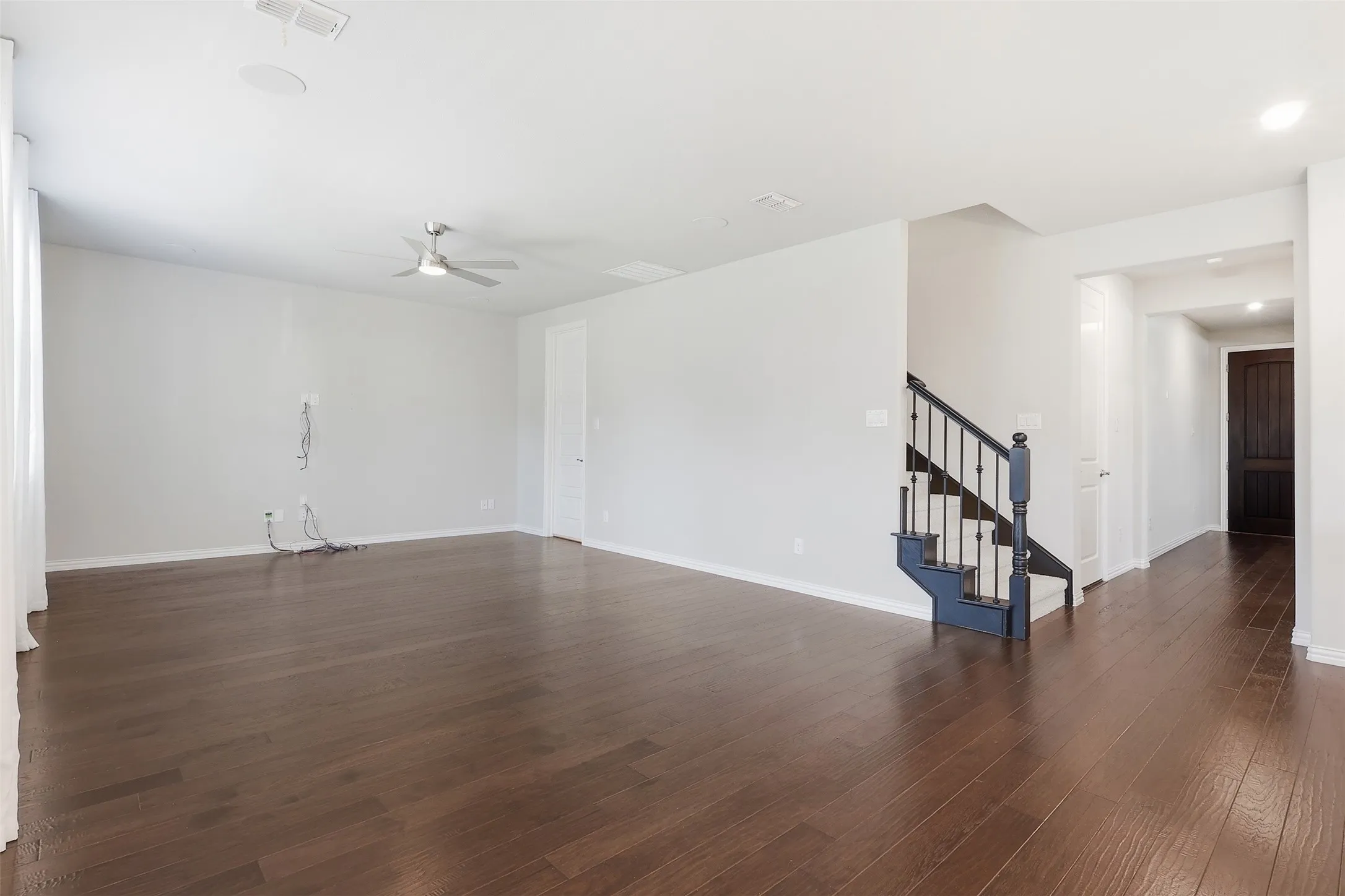 Single Family Residence For Sale in Denton County , 2564 Durango Drive, Carrollton, Texas 75010, 3 Bedroom, 3 Bathroom, 2 Garage spaces, 2,405 Sqft, built in 2019, mls#21250836, Real Estate Agent in Carrollton, Homes For Sale in Denton county, Homes For Sale in Carrollton, Realtor in Carrollton Texas, Real Estate Brokerage Independent Realty Texas, Luminita Cordes Realtor