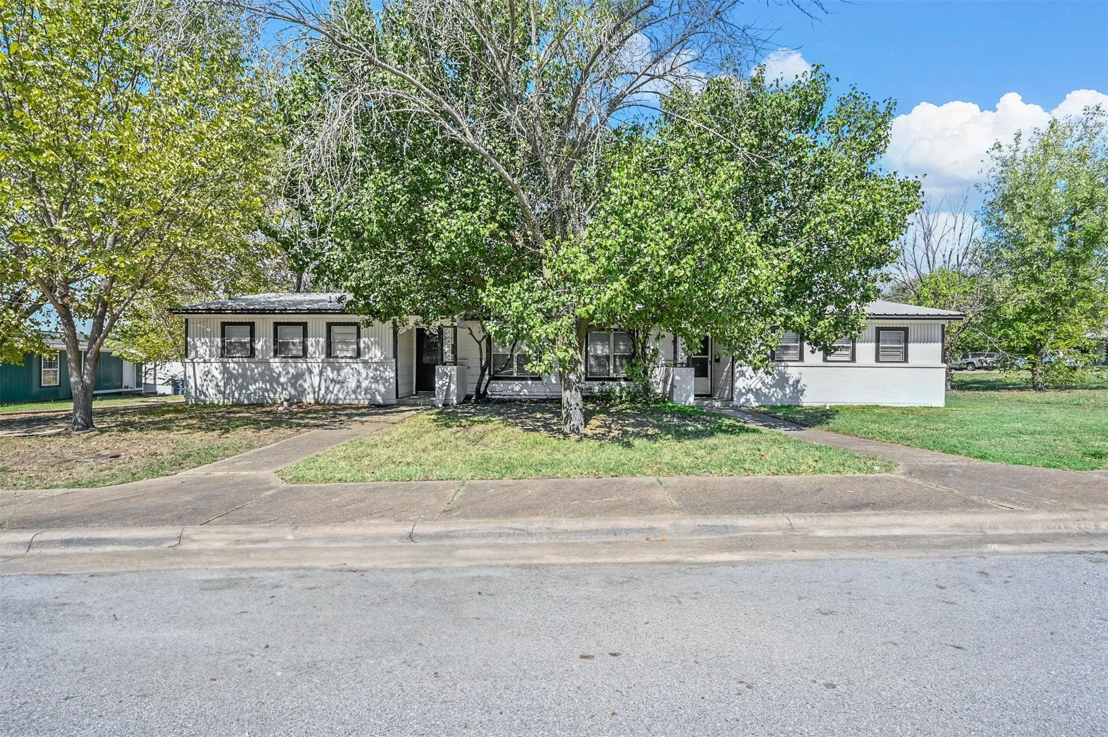 Duplex For Sale in Grayson County , 58 Pershing Drive, Denison, Texas 75020, 4 Bedrooms, 2 Bathrooms, 4 Garage spaces, 0 Sqft, built in 1945, Preowned, Price $210,000, mls#21225524, Real Estate Agent in Denison, Homes For Sale in Grayson county, Homes For Sale in Denison, Realtor in Denison Texas, Real Estate Brokerage Independent Realty Texas, Luminita Cordes Realtor