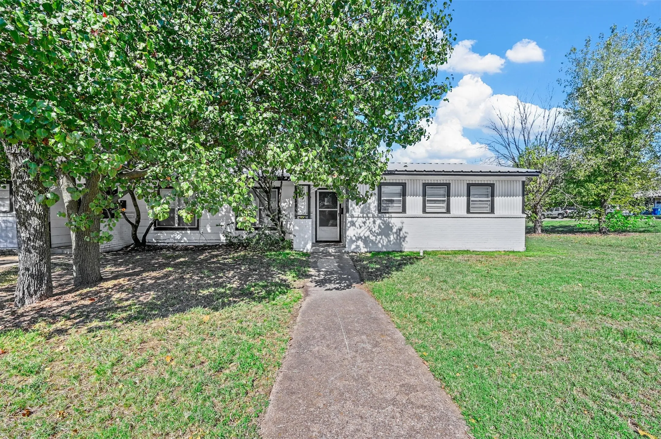 Duplex For Sale in Grayson County , 58 Pershing Drive, Denison, Texas 75020, 4 Bedrooms, 2 Bathrooms, 4 Garage spaces, 0 Sqft, built in 1945, Preowned, Price $210,000, mls#21225524, Real Estate Agent in Denison, Homes For Sale in Grayson county, Homes For Sale in Denison, Realtor in Denison Texas, Real Estate Brokerage Independent Realty Texas, Luminita Cordes Realtor