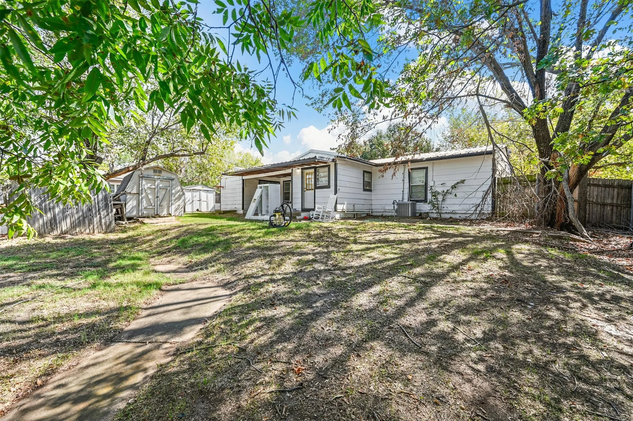 Duplex For Sale in Grayson County , 58 Pershing Drive, Denison, Texas 75020, 4 Bedrooms, 2 Bathrooms, 4 Garage spaces, 0 Sqft, built in 1945, Preowned, Price $210,000, mls#21225524, Real Estate Agent in Denison, Homes For Sale in Grayson county, Homes For Sale in Denison, Realtor in Denison Texas, Real Estate Brokerage Independent Realty Texas, Luminita Cordes Realtor