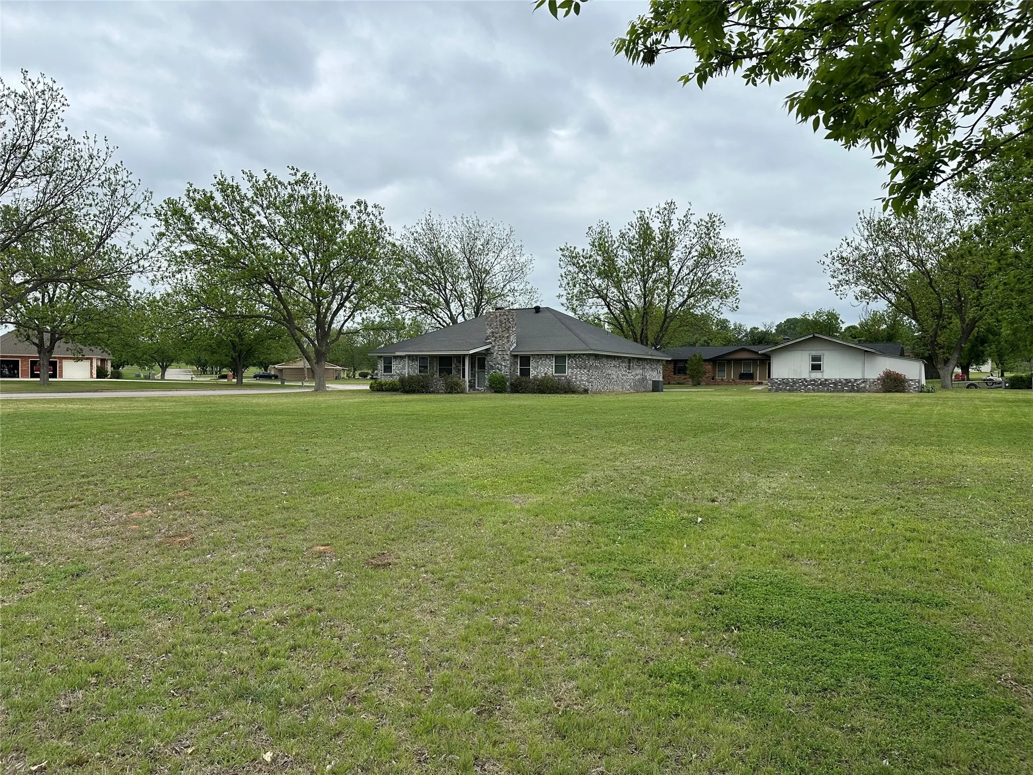 Single Family Residence For Sale in Comanche County , 101 Player, Comanche, Texas 76442, 3 Bedroom, 2 Bathroom, 2 Garage spaces, 1,671 Sqft, built in 2001, mls#21252201, Real Estate Agent in Comanche, Homes For Sale in Comanche county, Homes For Sale in Comanche, Realtor in Comanche Texas, Real Estate Brokerage Independent Realty Texas, Luminita Cordes Realtor