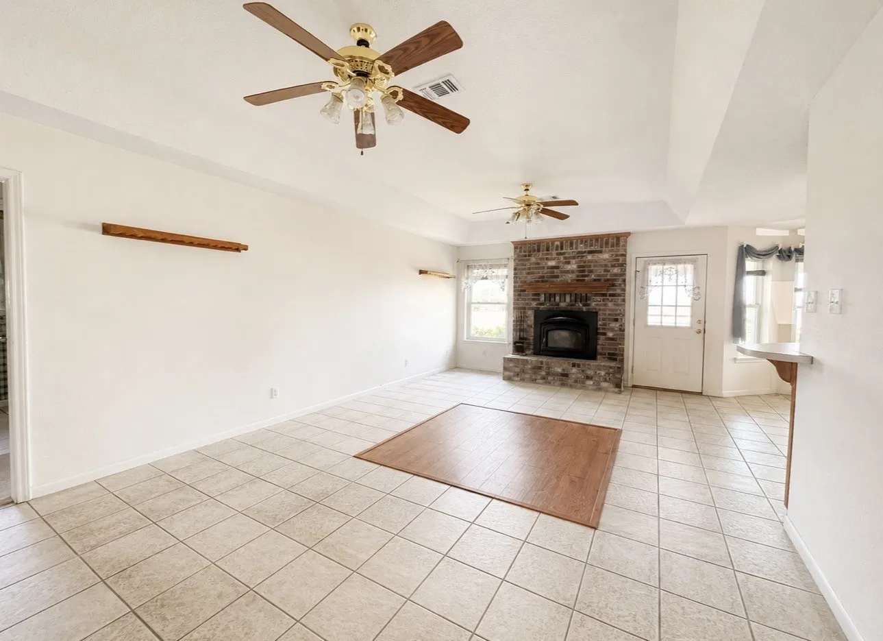 Single Family Residence For Sale in Comanche County , 101 Player, Comanche, Texas 76442, 3 Bedroom, 2 Bathroom, 2 Garage spaces, 1,671 Sqft, built in 2001, mls#21252201, Real Estate Agent in Comanche, Homes For Sale in Comanche county, Homes For Sale in Comanche, Realtor in Comanche Texas, Real Estate Brokerage Independent Realty Texas, Luminita Cordes Realtor