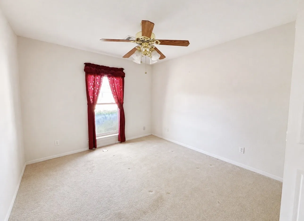 Single Family Residence For Sale in Comanche County , 101 Player, Comanche, Texas 76442, 3 Bedroom, 2 Bathroom, 2 Garage spaces, 1,671 Sqft, built in 2001, mls#21252201, Real Estate Agent in Comanche, Homes For Sale in Comanche county, Homes For Sale in Comanche, Realtor in Comanche Texas, Real Estate Brokerage Independent Realty Texas, Luminita Cordes Realtor