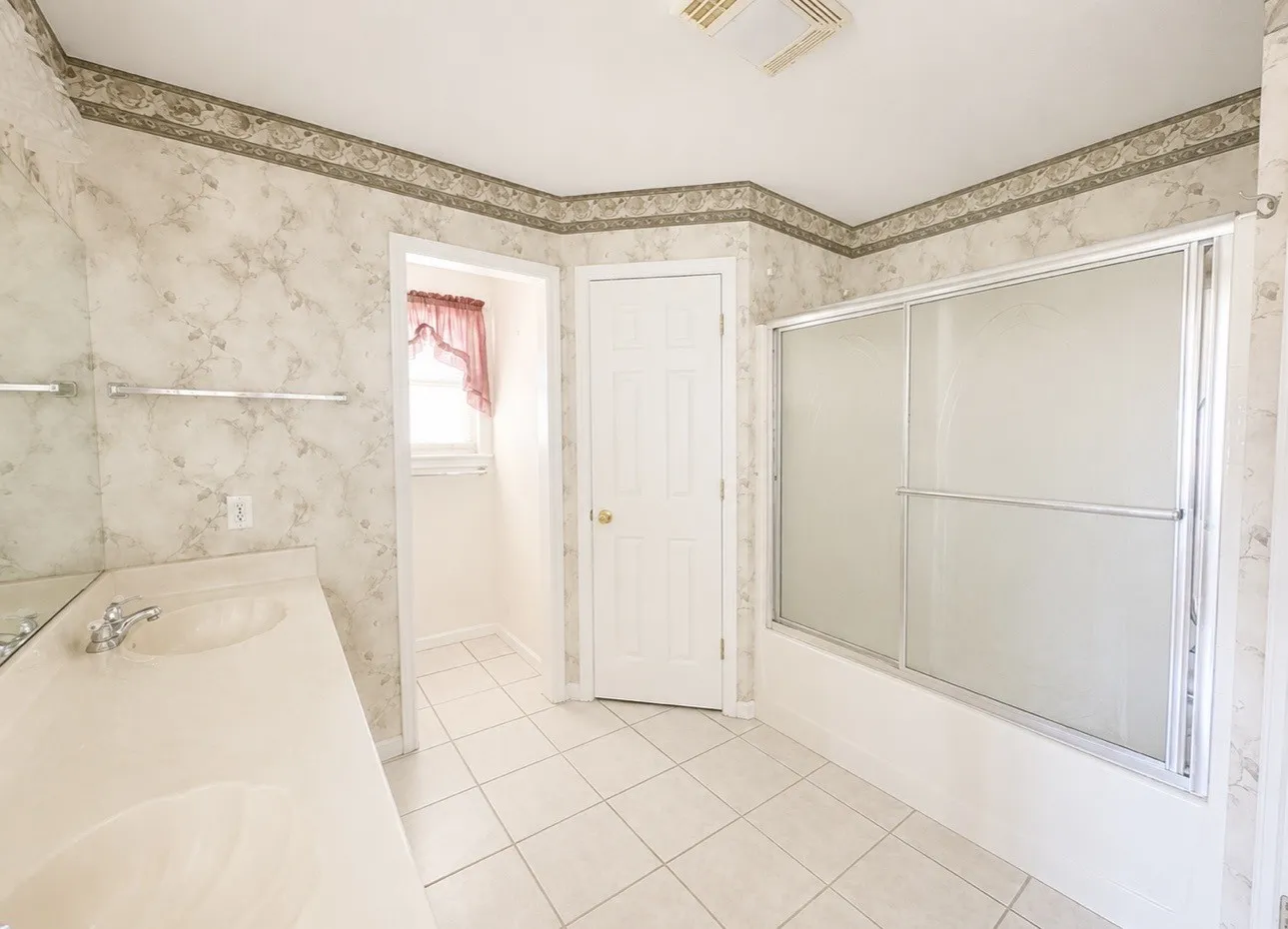 Single Family Residence For Sale in Comanche County , 101 Player, Comanche, Texas 76442, 3 Bedroom, 2 Bathroom, 2 Garage spaces, 1,671 Sqft, built in 2001, mls#21252201, Real Estate Agent in Comanche, Homes For Sale in Comanche county, Homes For Sale in Comanche, Realtor in Comanche Texas, Real Estate Brokerage Independent Realty Texas, Luminita Cordes Realtor