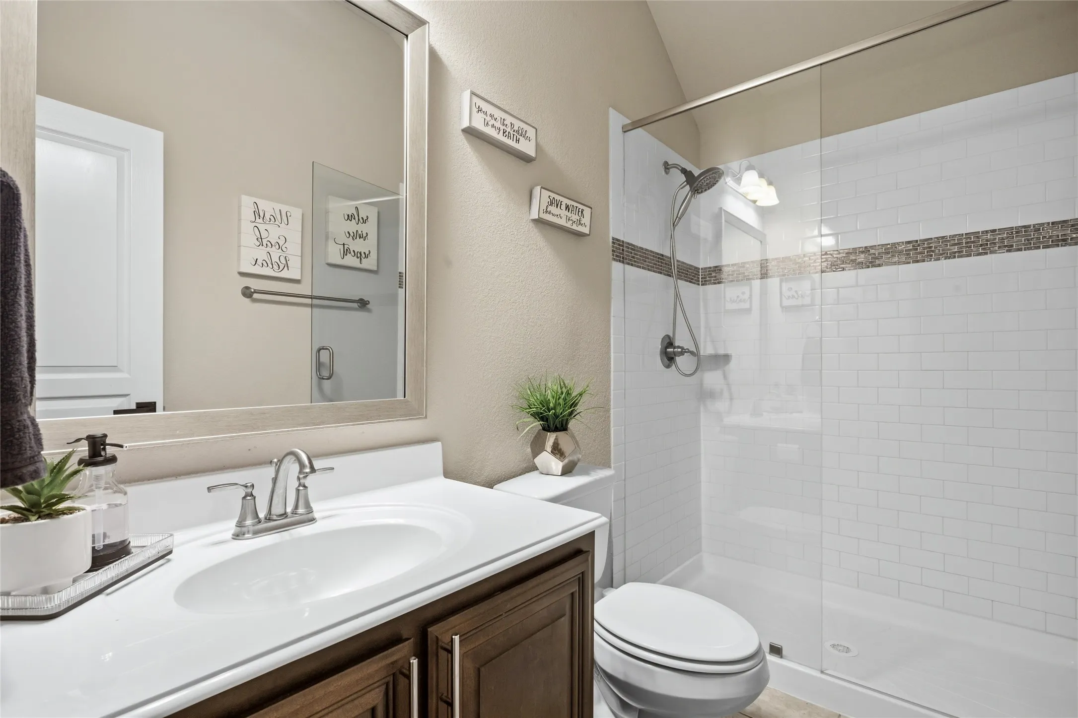 Bathroom 4 upstairs.
