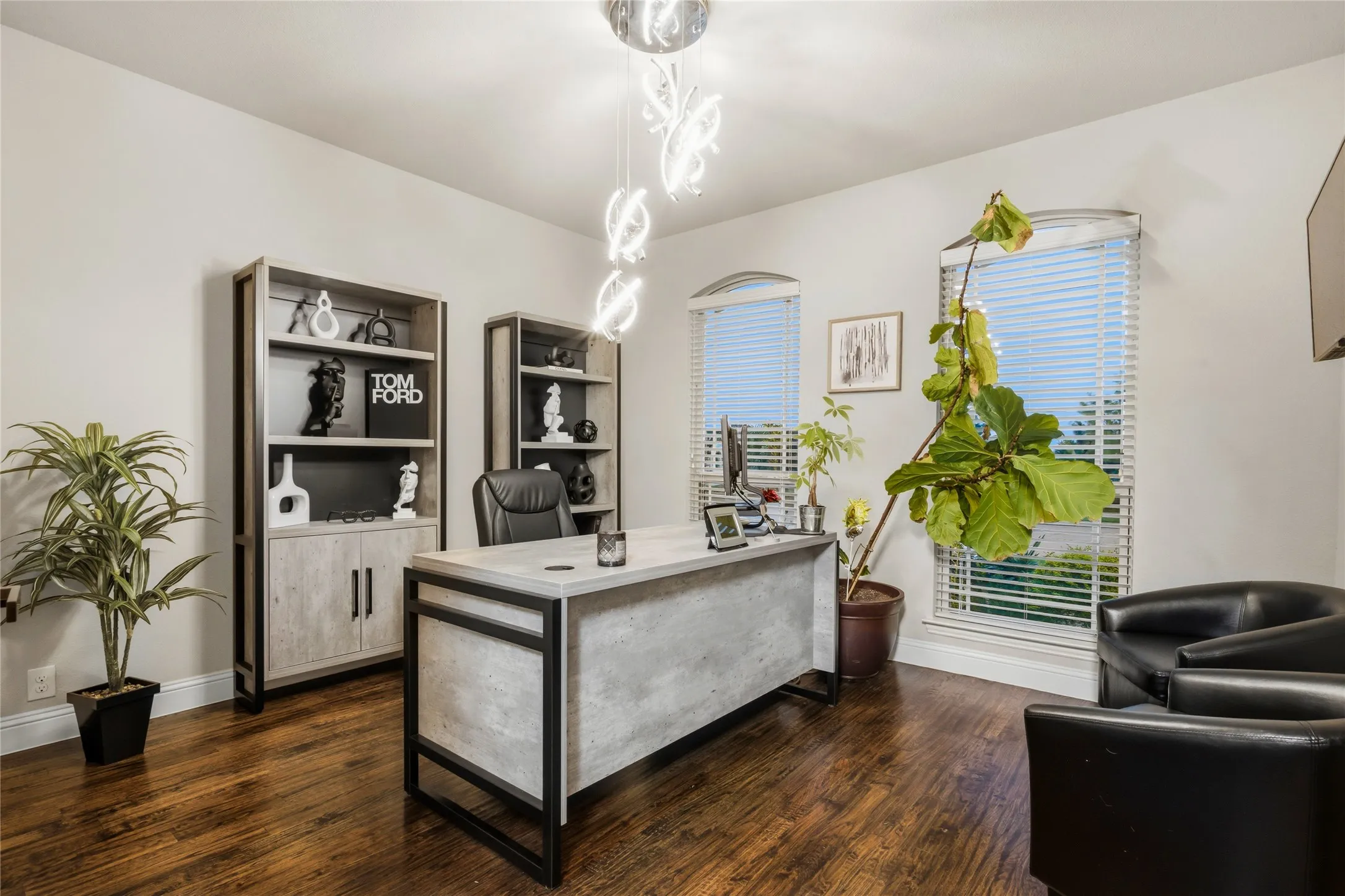 A devoted office space at the front of the home that can also be a second downstairs bedroom. It is next to a full size bathroom.