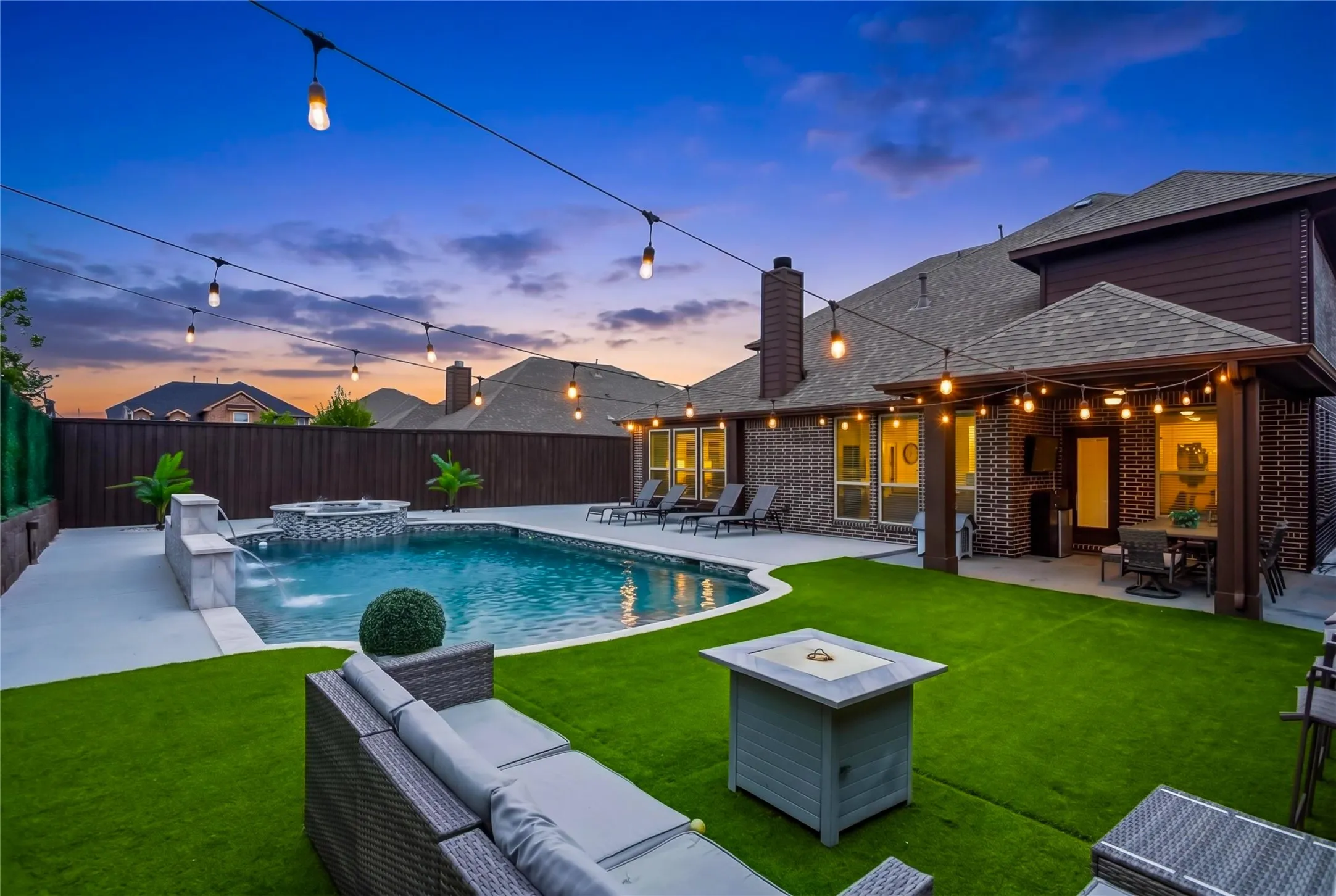 Single Family Residence For Sale in Kaufman County , 1802 Roundtree Road, Forney, Texas 75126, 5 Bedroom, 4 Bathroom, 3 Garage spaces, 3,239 Sqft, built in 2018, Preowned, mls#21252119, Real Estate Agent in Forney, Homes For Sale in Kaufman county, Homes For Sale in Forney, Realtor in Forney Texas, Real Estate Brokerage Independent Realty Texas, Luminita Cordes Realtor