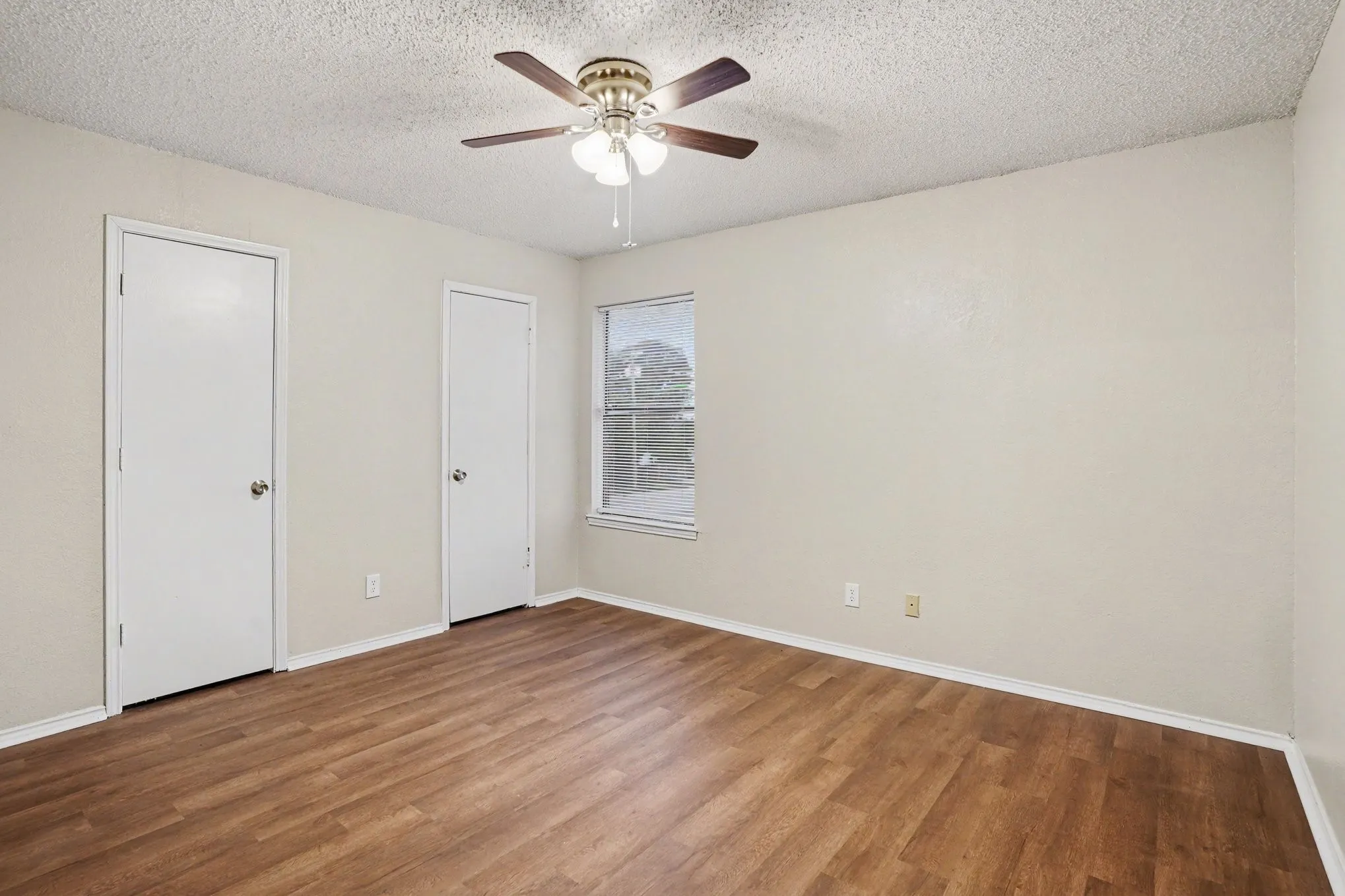 Apartment For Rent in Tarrant County , 3301 Aurora Street B, Haltom City, Texas 76117, 2 Bedroom, 2 Bathroom, Garage spaces, 1,116 Sqft, built in 1985, Preowned, mls#21252253, Real Estate Agent in Haltom City, Homes For Rent in Tarrant county, Homes For Rent in Haltom City, Realtor in Haltom City Texas, Real Estate Brokerage Independent Realty Texas, Luminita Cordes Realtor