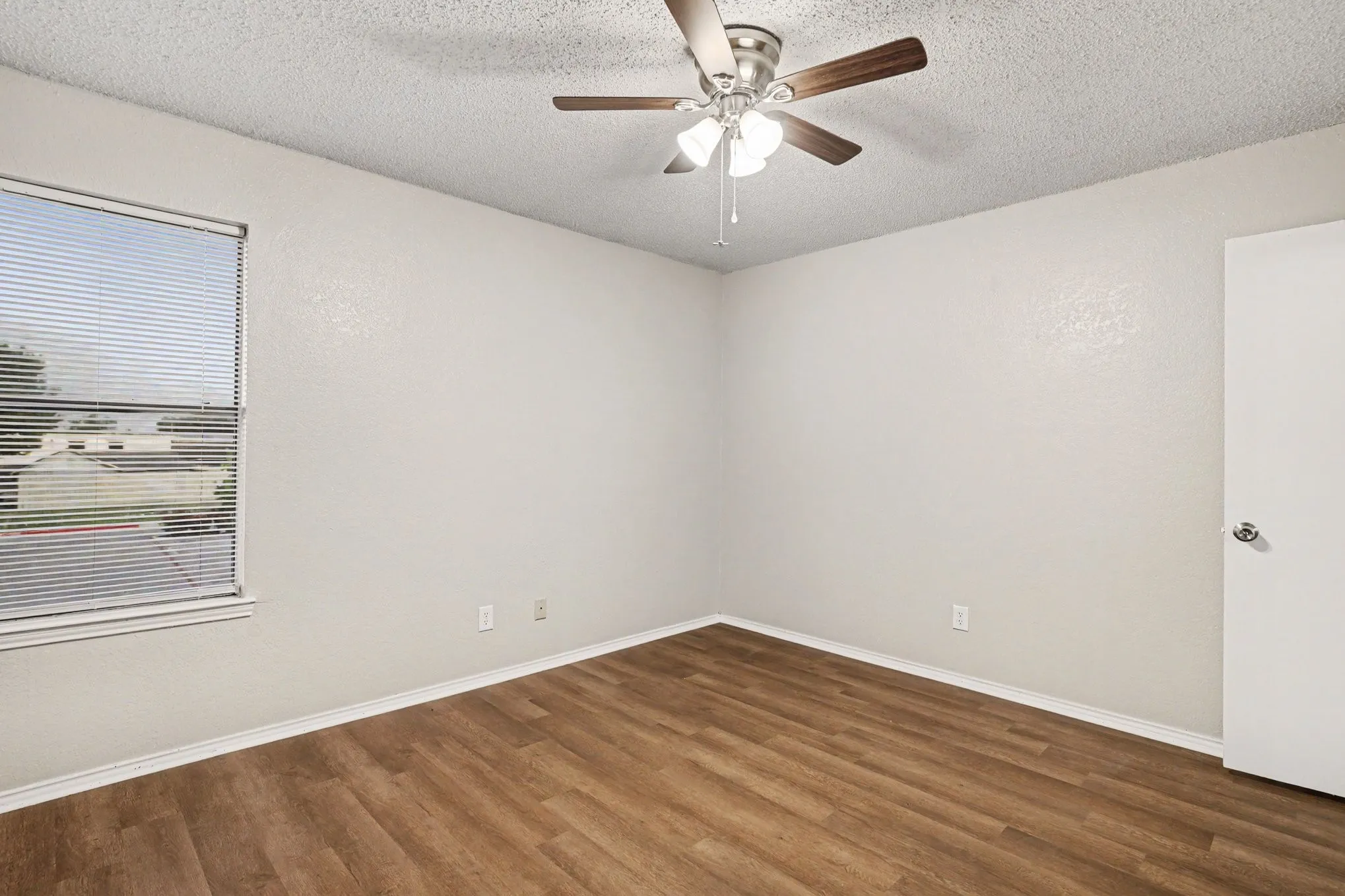 Apartment For Rent in Tarrant County , 3301 Aurora Street B, Haltom City, Texas 76117, 2 Bedroom, 2 Bathroom, Garage spaces, 1,116 Sqft, built in 1985, Preowned, mls#21252253, Real Estate Agent in Haltom City, Homes For Rent in Tarrant county, Homes For Rent in Haltom City, Realtor in Haltom City Texas, Real Estate Brokerage Independent Realty Texas, Luminita Cordes Realtor