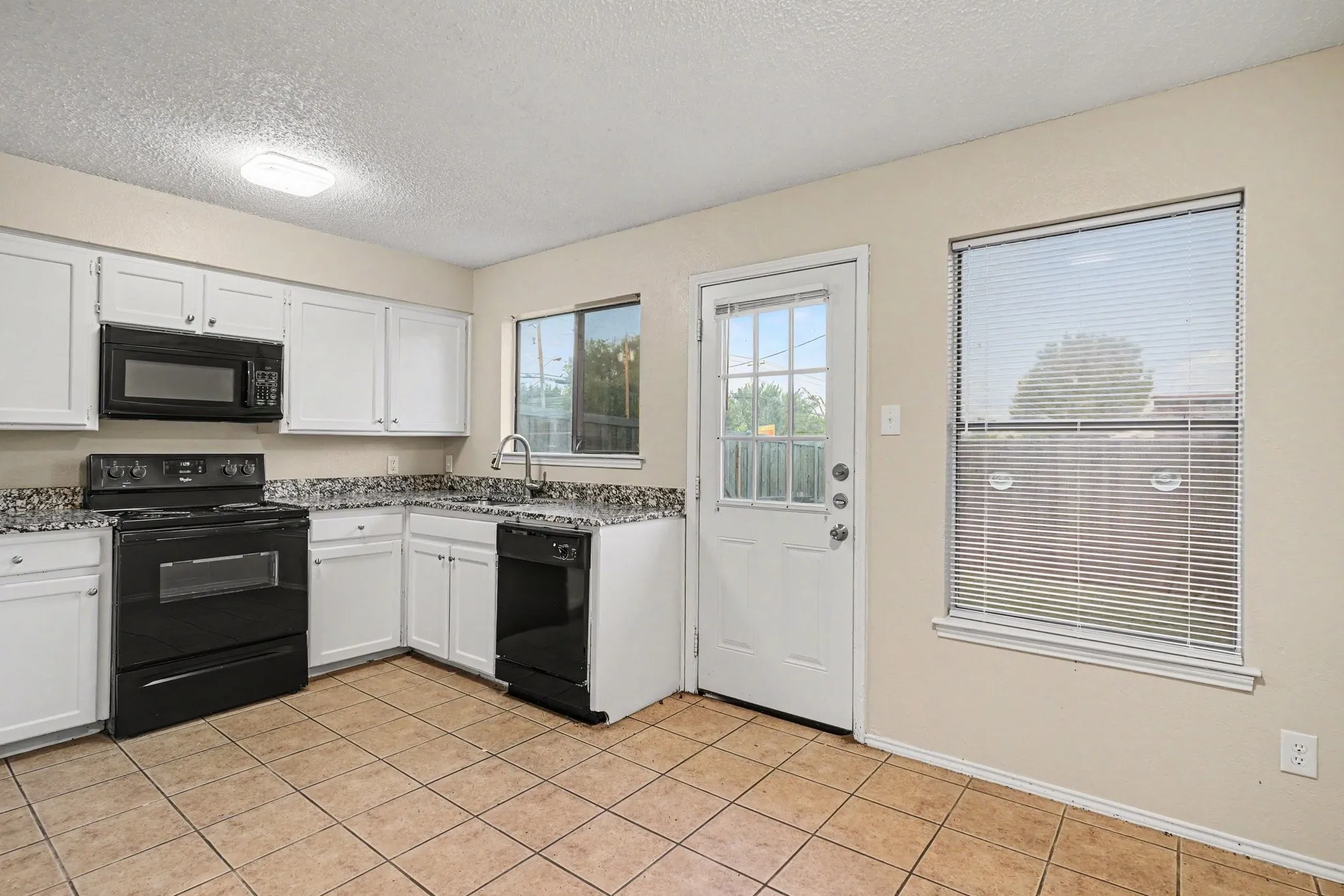 Apartment For Rent in Tarrant County , 3301 Aurora Street B, Haltom City, Texas 76117, 2 Bedroom, 2 Bathroom, Garage spaces, 1,116 Sqft, built in 1985, Preowned, mls#21252253, Real Estate Agent in Haltom City, Homes For Rent in Tarrant county, Homes For Rent in Haltom City, Realtor in Haltom City Texas, Real Estate Brokerage Independent Realty Texas, Luminita Cordes Realtor