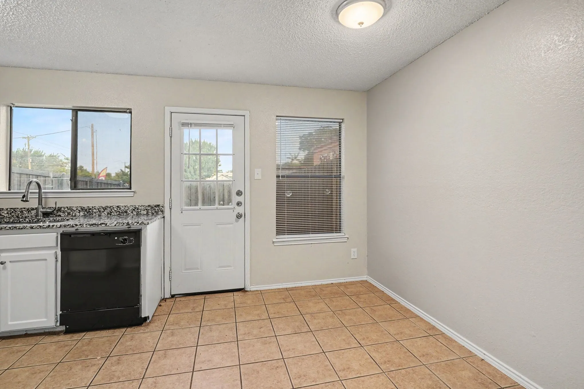 Apartment For Rent in Tarrant County , 3301 Aurora Street B, Haltom City, Texas 76117, 2 Bedroom, 2 Bathroom, Garage spaces, 1,116 Sqft, built in 1985, Preowned, mls#21252253, Real Estate Agent in Haltom City, Homes For Rent in Tarrant county, Homes For Rent in Haltom City, Realtor in Haltom City Texas, Real Estate Brokerage Independent Realty Texas, Luminita Cordes Realtor