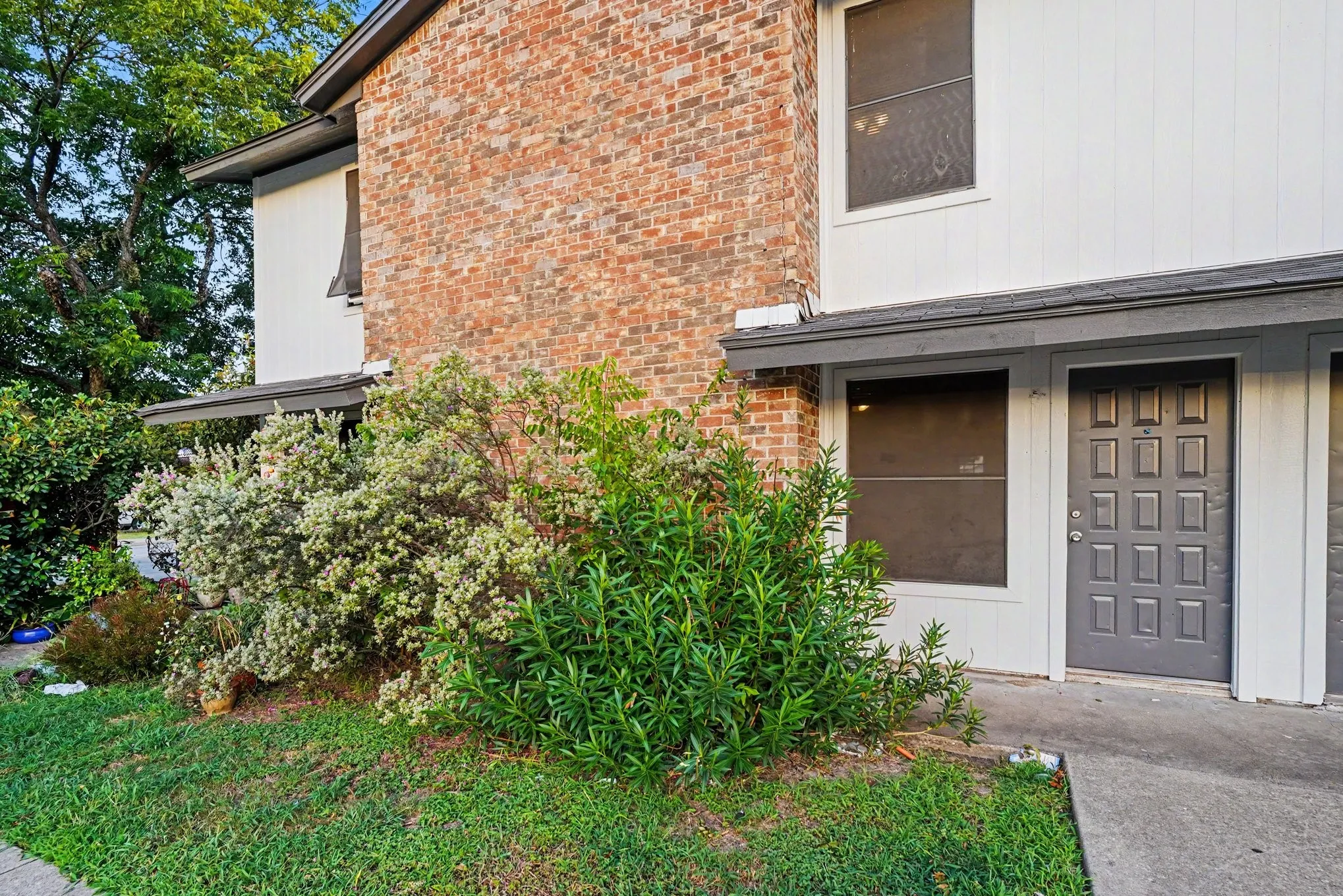 Apartment For Rent in Tarrant County , 3301 Aurora Street B, Haltom City, Texas 76117, 2 Bedroom, 2 Bathroom, Garage spaces, 1,116 Sqft, built in 1985, Preowned, mls#21252253, Real Estate Agent in Haltom City, Homes For Rent in Tarrant county, Homes For Rent in Haltom City, Realtor in Haltom City Texas, Real Estate Brokerage Independent Realty Texas, Luminita Cordes Realtor
