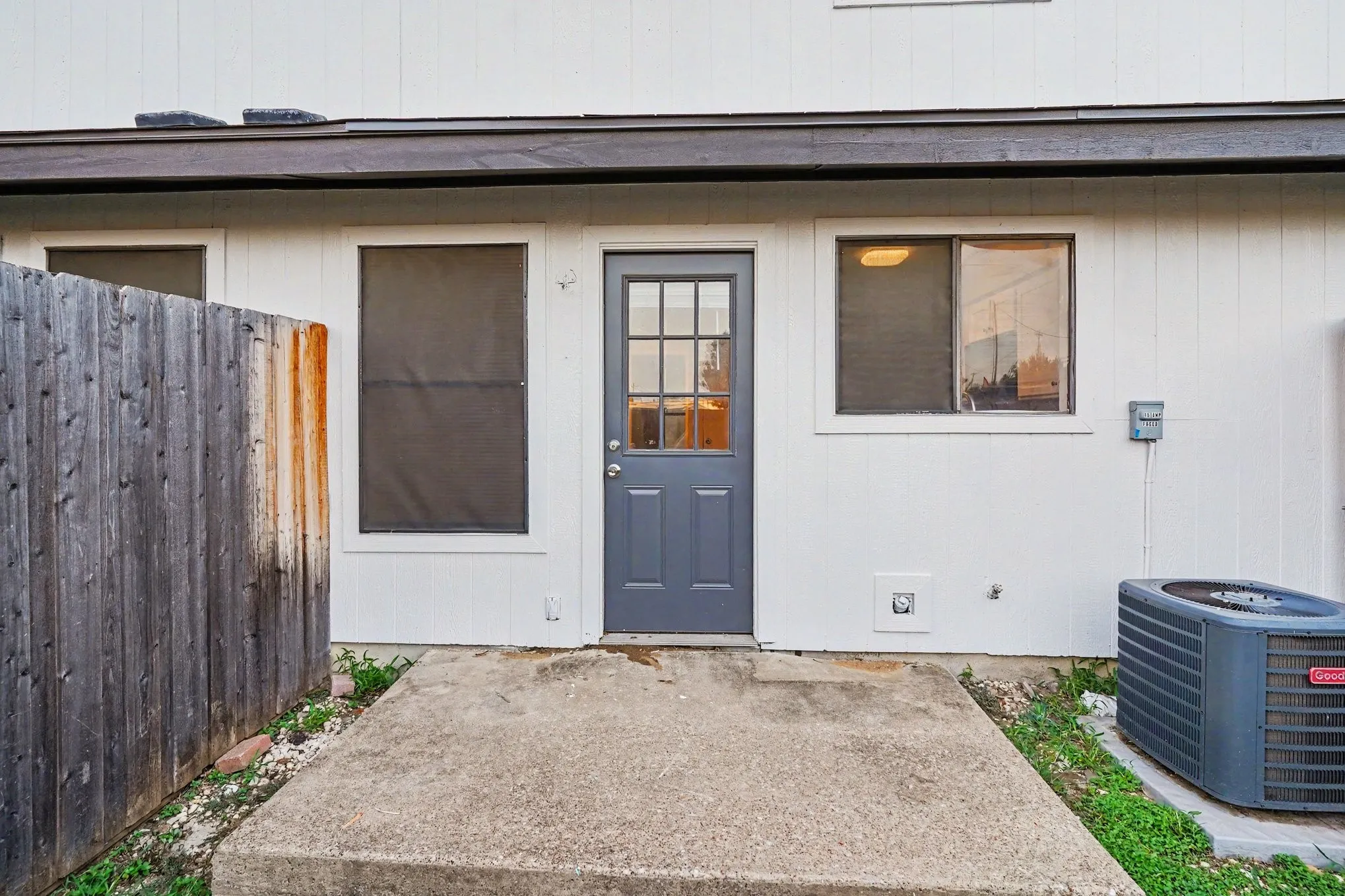 Apartment For Rent in Tarrant County , 3301 Aurora Street B, Haltom City, Texas 76117, 2 Bedroom, 2 Bathroom, Garage spaces, 1,116 Sqft, built in 1985, Preowned, mls#21252253, Real Estate Agent in Haltom City, Homes For Rent in Tarrant county, Homes For Rent in Haltom City, Realtor in Haltom City Texas, Real Estate Brokerage Independent Realty Texas, Luminita Cordes Realtor