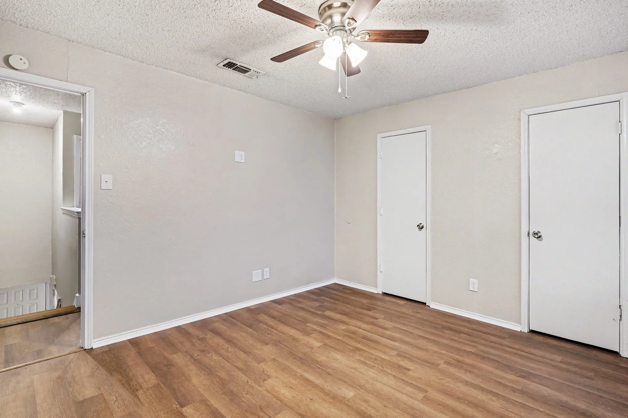 Apartment For Rent in Tarrant County , 3301 Aurora Street B, Haltom City, Texas 76117, 2 Bedroom, 2 Bathroom, Garage spaces, 1,116 Sqft, built in 1985, Preowned, mls#21252253, Real Estate Agent in Haltom City, Homes For Rent in Tarrant county, Homes For Rent in Haltom City, Realtor in Haltom City Texas, Real Estate Brokerage Independent Realty Texas, Luminita Cordes Realtor