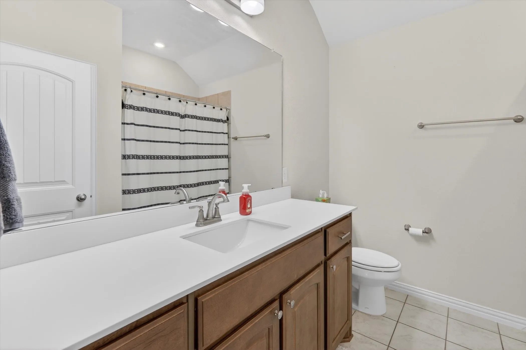 Single Family Residence For Sale in Johnson County , 6908 Scarlett Way, Godley, Texas 76044, 4 Bedroom, 3 Bathroom, 3 Garage spaces, 2,715 Sqft, built in 2022, Preowned, mls#21245126, Real Estate Agent in Godley, Homes For Sale in Johnson county, Homes For Sale in Godley, Realtor in Godley Texas, Real Estate Brokerage Independent Realty Texas, Luminita Cordes Realtor