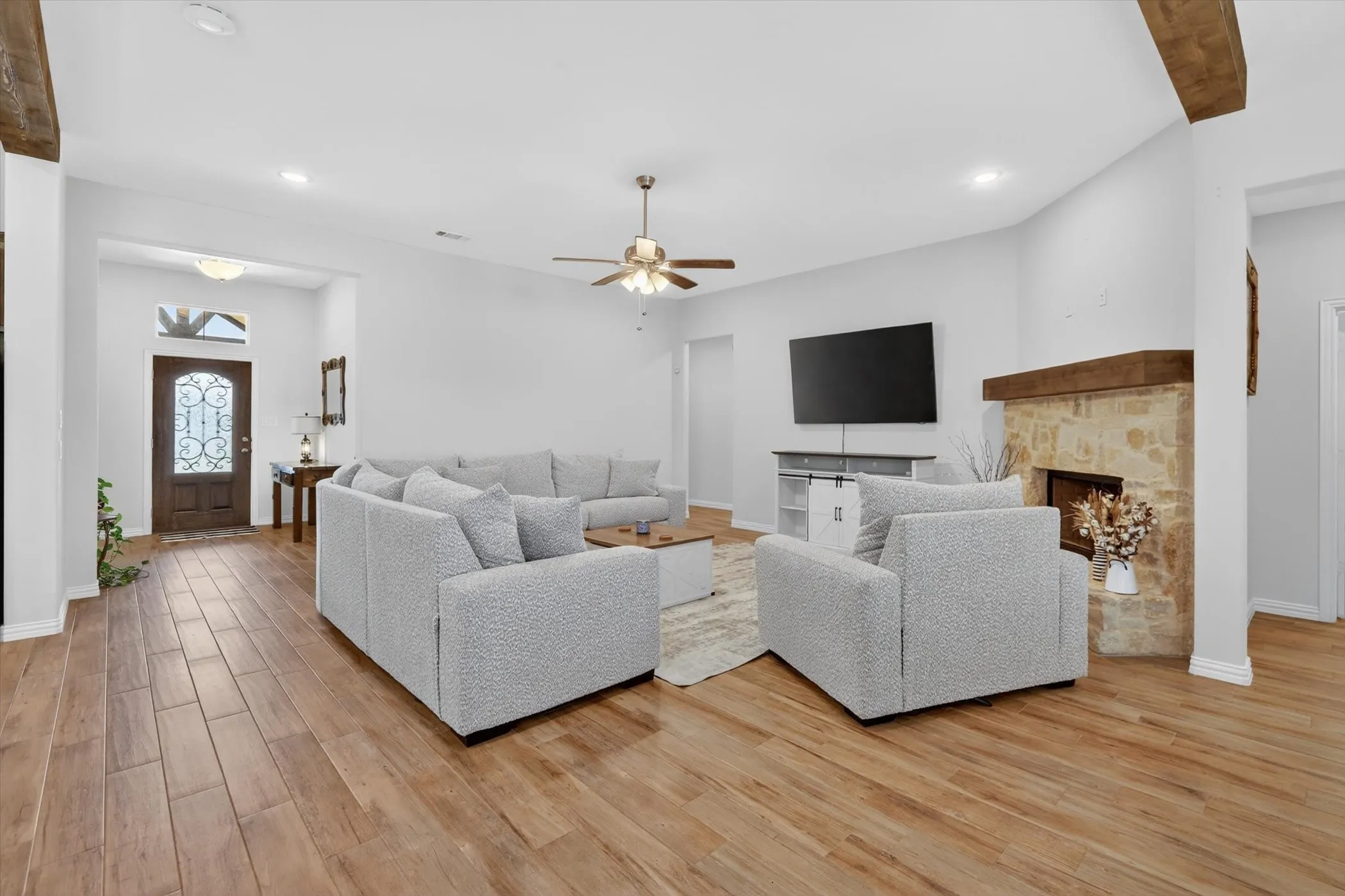 Single Family Residence For Sale in Johnson County , 6908 Scarlett Way, Godley, Texas 76044, 4 Bedroom, 3 Bathroom, 3 Garage spaces, 2,715 Sqft, built in 2022, Preowned, mls#21245126, Real Estate Agent in Godley, Homes For Sale in Johnson county, Homes For Sale in Godley, Realtor in Godley Texas, Real Estate Brokerage Independent Realty Texas, Luminita Cordes Realtor