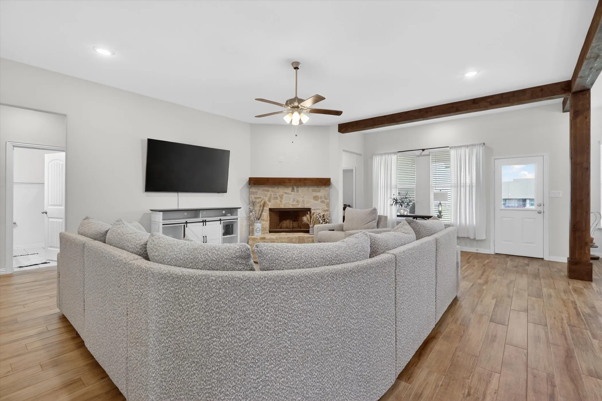 Single Family Residence For Sale in Johnson County , 6908 Scarlett Way, Godley, Texas 76044, 4 Bedroom, 3 Bathroom, 3 Garage spaces, 2,715 Sqft, built in 2022, Preowned, mls#21245126, Real Estate Agent in Godley, Homes For Sale in Johnson county, Homes For Sale in Godley, Realtor in Godley Texas, Real Estate Brokerage Independent Realty Texas, Luminita Cordes Realtor