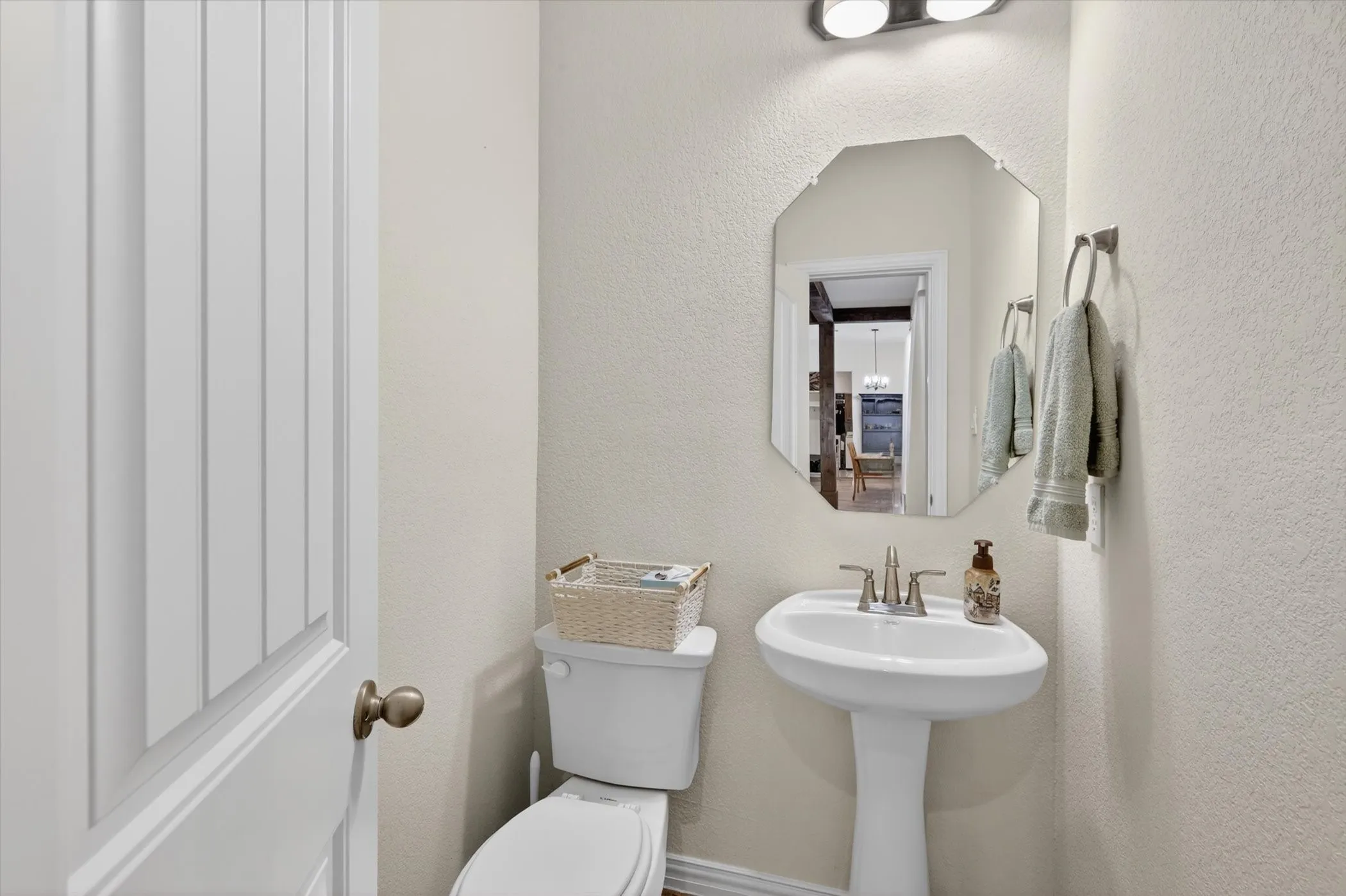 Single Family Residence For Sale in Johnson County , 6908 Scarlett Way, Godley, Texas 76044, 4 Bedroom, 3 Bathroom, 3 Garage spaces, 2,715 Sqft, built in 2022, Preowned, mls#21245126, Real Estate Agent in Godley, Homes For Sale in Johnson county, Homes For Sale in Godley, Realtor in Godley Texas, Real Estate Brokerage Independent Realty Texas, Luminita Cordes Realtor