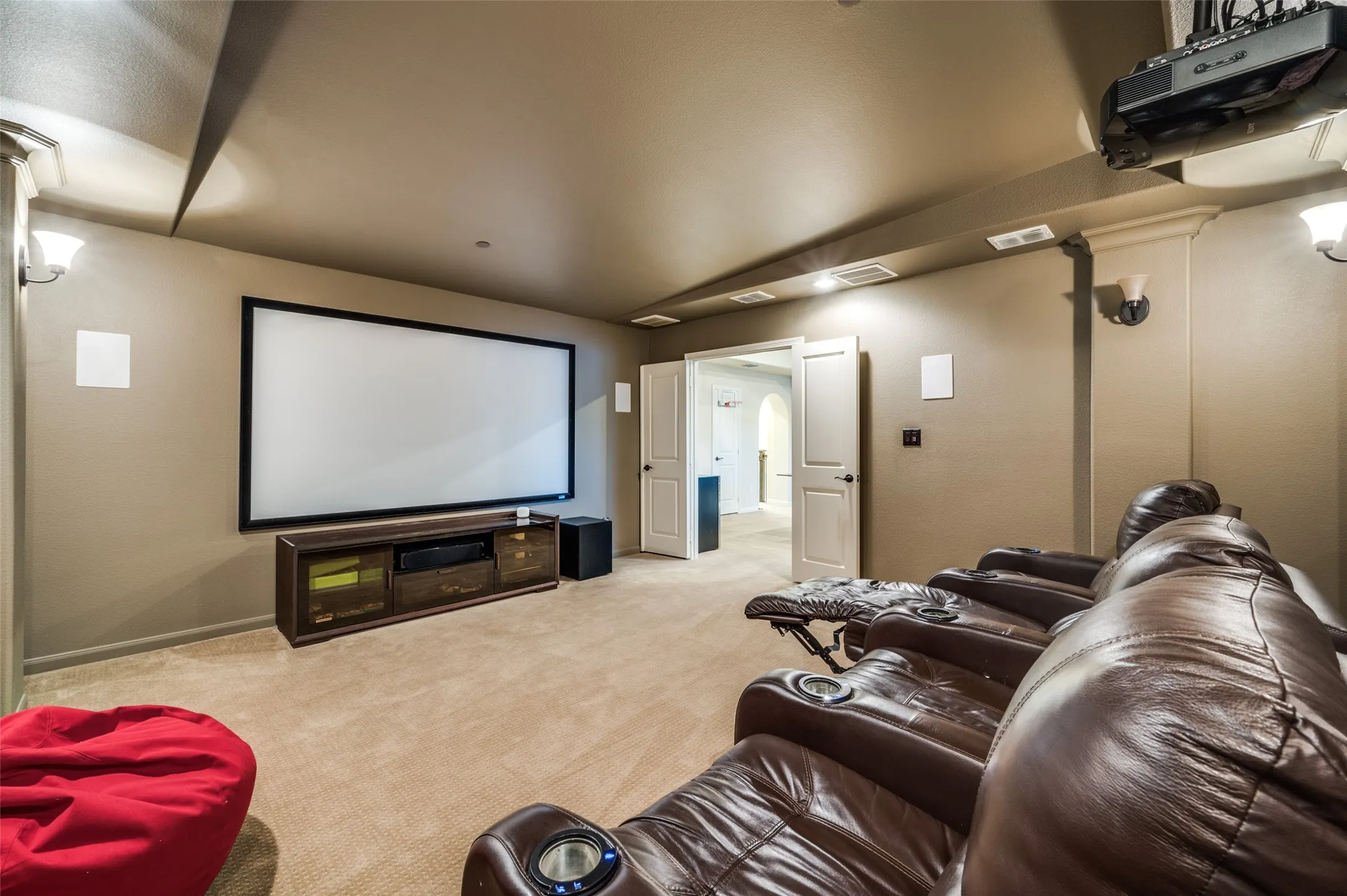 Large media room (2nd floor)