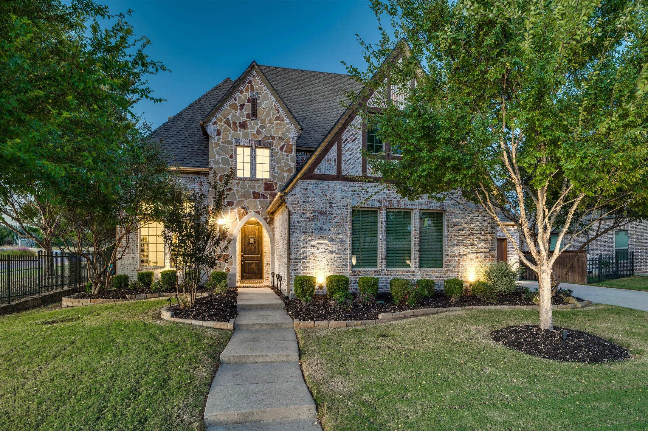 Single Family Residence For Sale in Collin County , 4251 Mesa Drive, Prosper, Texas 75078, 5 Bedrooms, 5 Bathrooms, 3 Garage spaces, 4,273 Sqft, built in 2014, Price $999,999, mls#21252001, Real Estate Agent in Prosper, Homes For Sale in Collin county, Homes For Sale in Prosper, Realtor in Prosper Texas, Real Estate Brokerage Independent Realty Texas, Luminita Cordes Realtor