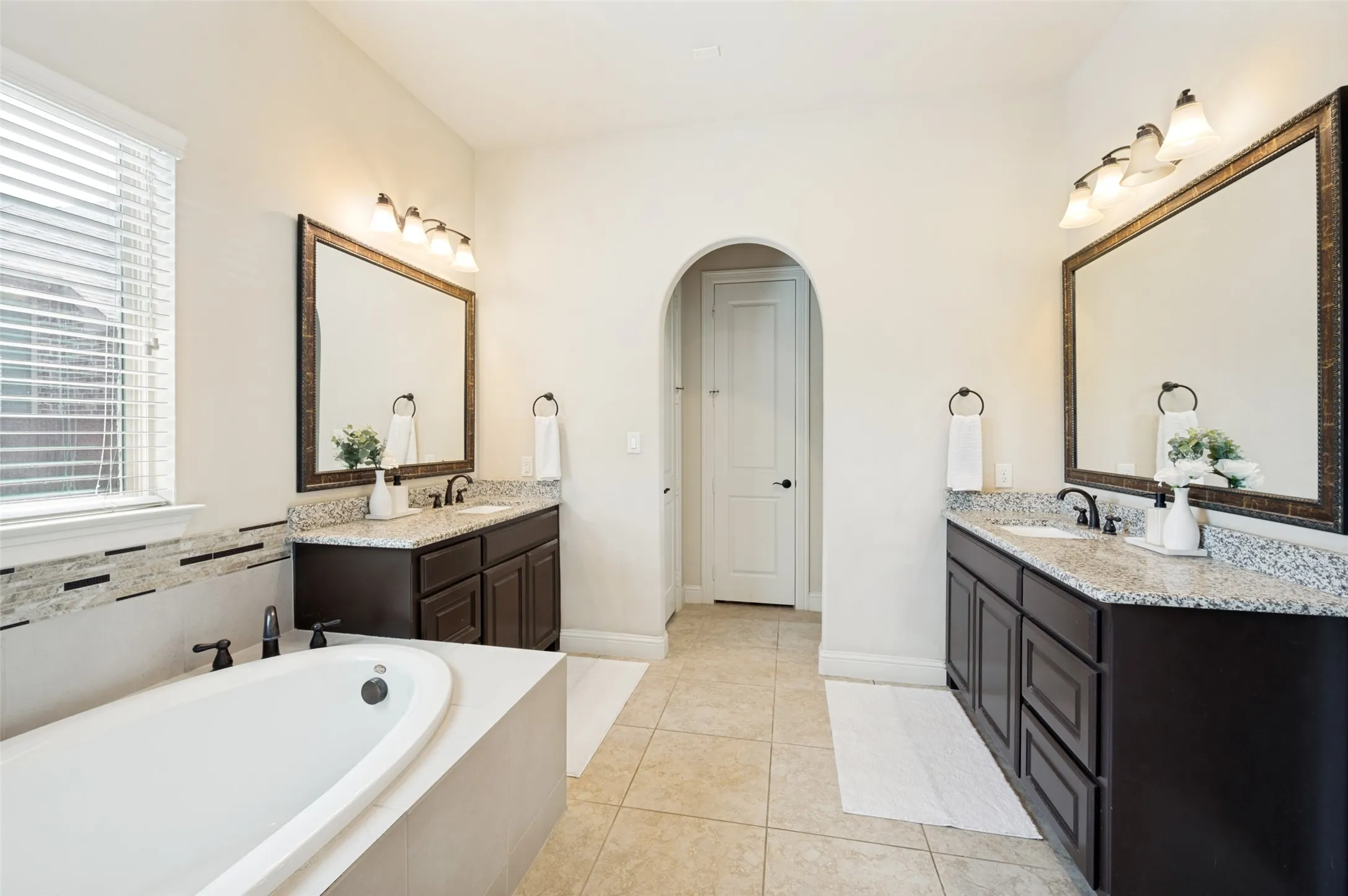 Owner bathroom #1 (main floor)