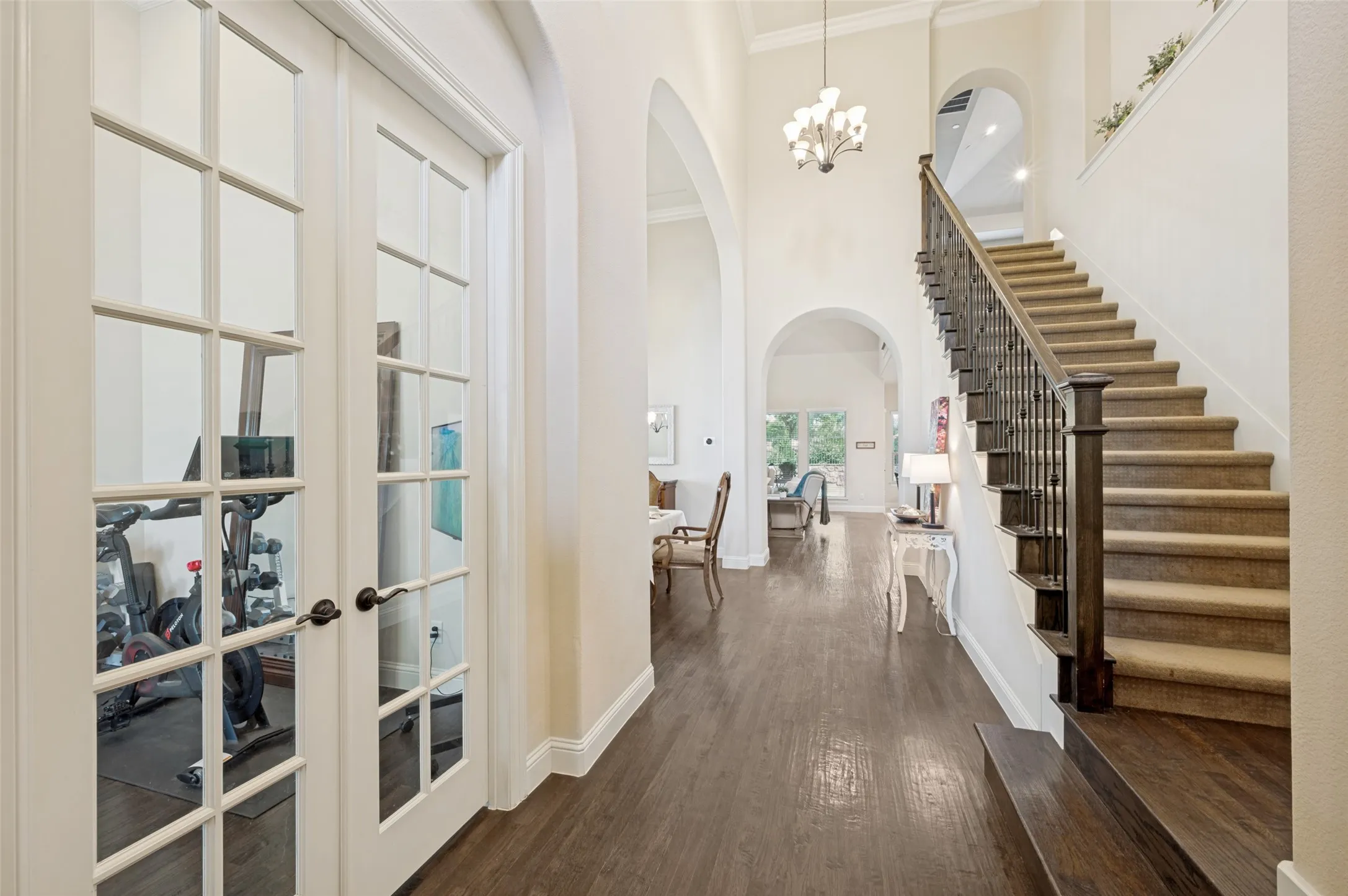 Dramatic entryway
