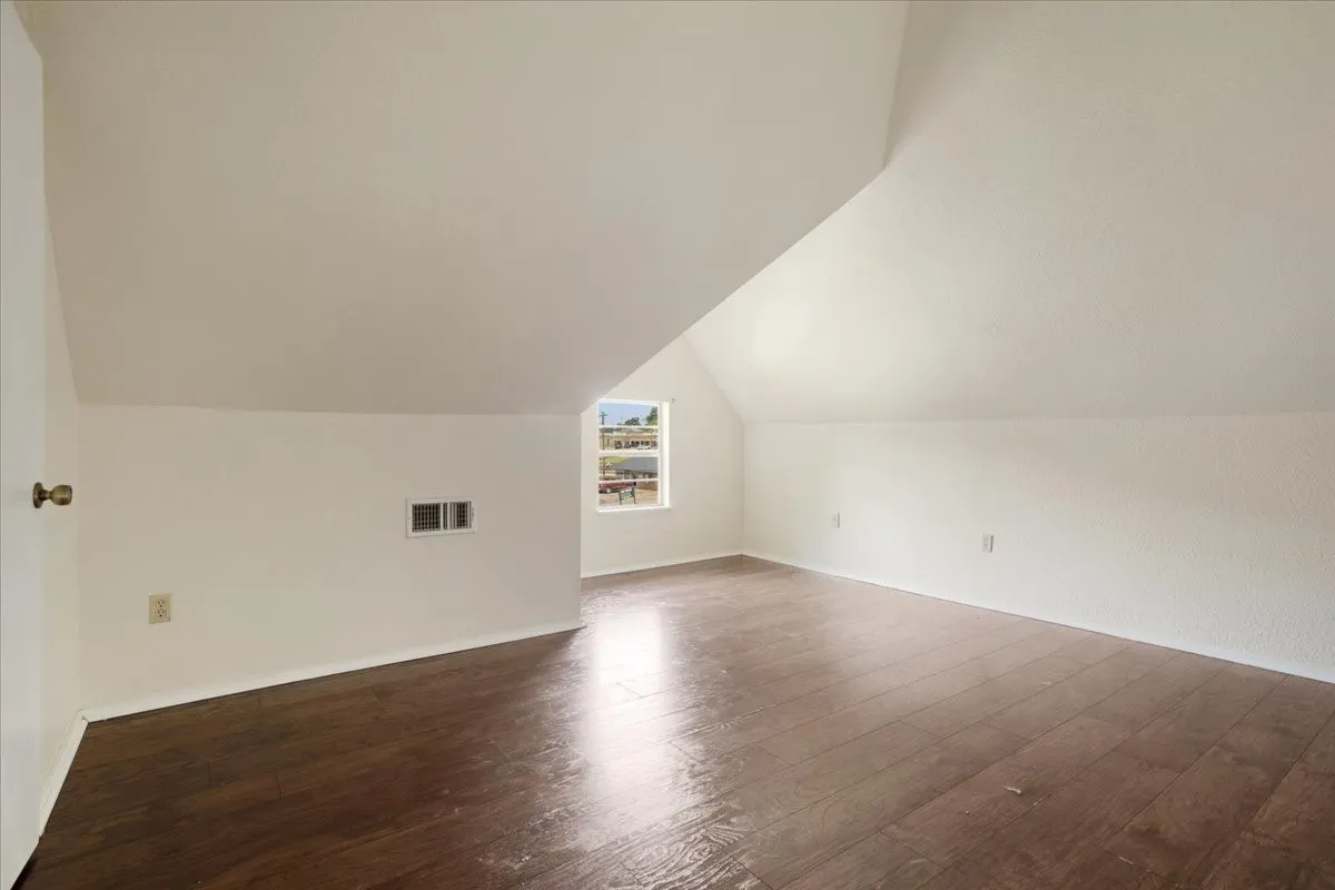 Single Family Residence For Sale in Titus County , 310 E 3rd St., Mt Pleasant, Texas 75455, 5 Bedroom, 3 Bathroom, Garage spaces, 2,348 Sqft, built in 1944, Preowned, mls#21247073, Real Estate Agent in Mt Pleasant, Homes For Sale in Titus county, Homes For Sale in Mt Pleasant, Realtor in Mt Pleasant Texas, Real Estate Brokerage Independent Realty Texas, Luminita Cordes Realtor