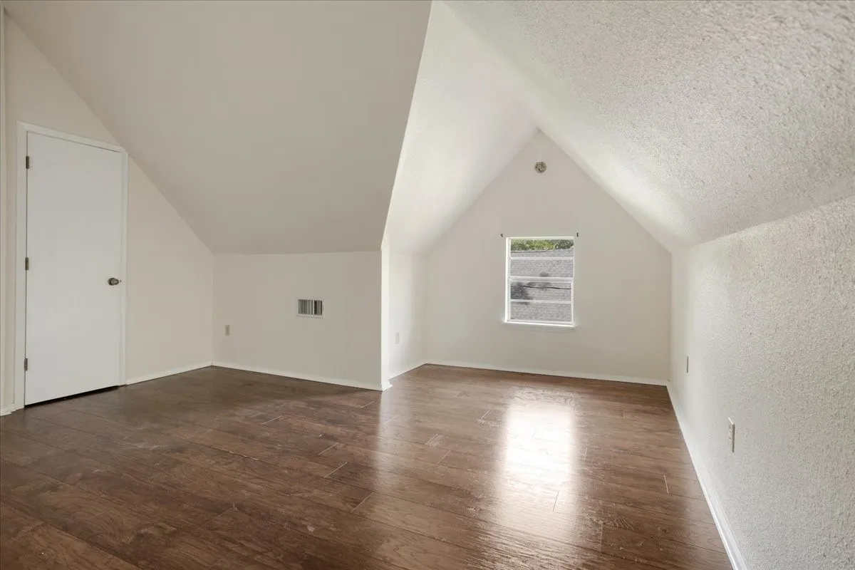 Single Family Residence For Sale in Titus County , 310 E 3rd St., Mt Pleasant, Texas 75455, 5 Bedroom, 3 Bathroom, Garage spaces, 2,348 Sqft, built in 1944, Preowned, mls#21247073, Real Estate Agent in Mt Pleasant, Homes For Sale in Titus county, Homes For Sale in Mt Pleasant, Realtor in Mt Pleasant Texas, Real Estate Brokerage Independent Realty Texas, Luminita Cordes Realtor