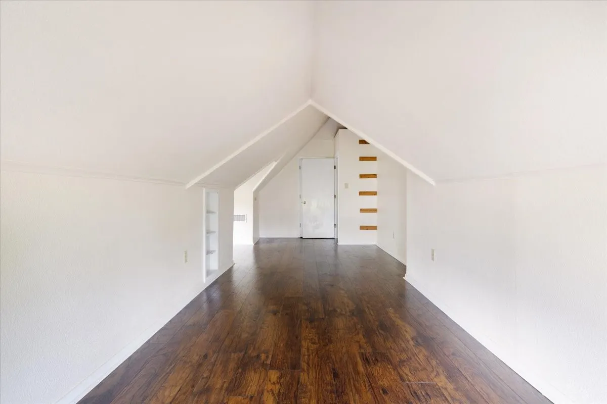 Single Family Residence For Sale in Titus County , 310 E 3rd St., Mt Pleasant, Texas 75455, 5 Bedroom, 3 Bathroom, Garage spaces, 2,348 Sqft, built in 1944, Preowned, mls#21247073, Real Estate Agent in Mt Pleasant, Homes For Sale in Titus county, Homes For Sale in Mt Pleasant, Realtor in Mt Pleasant Texas, Real Estate Brokerage Independent Realty Texas, Luminita Cordes Realtor