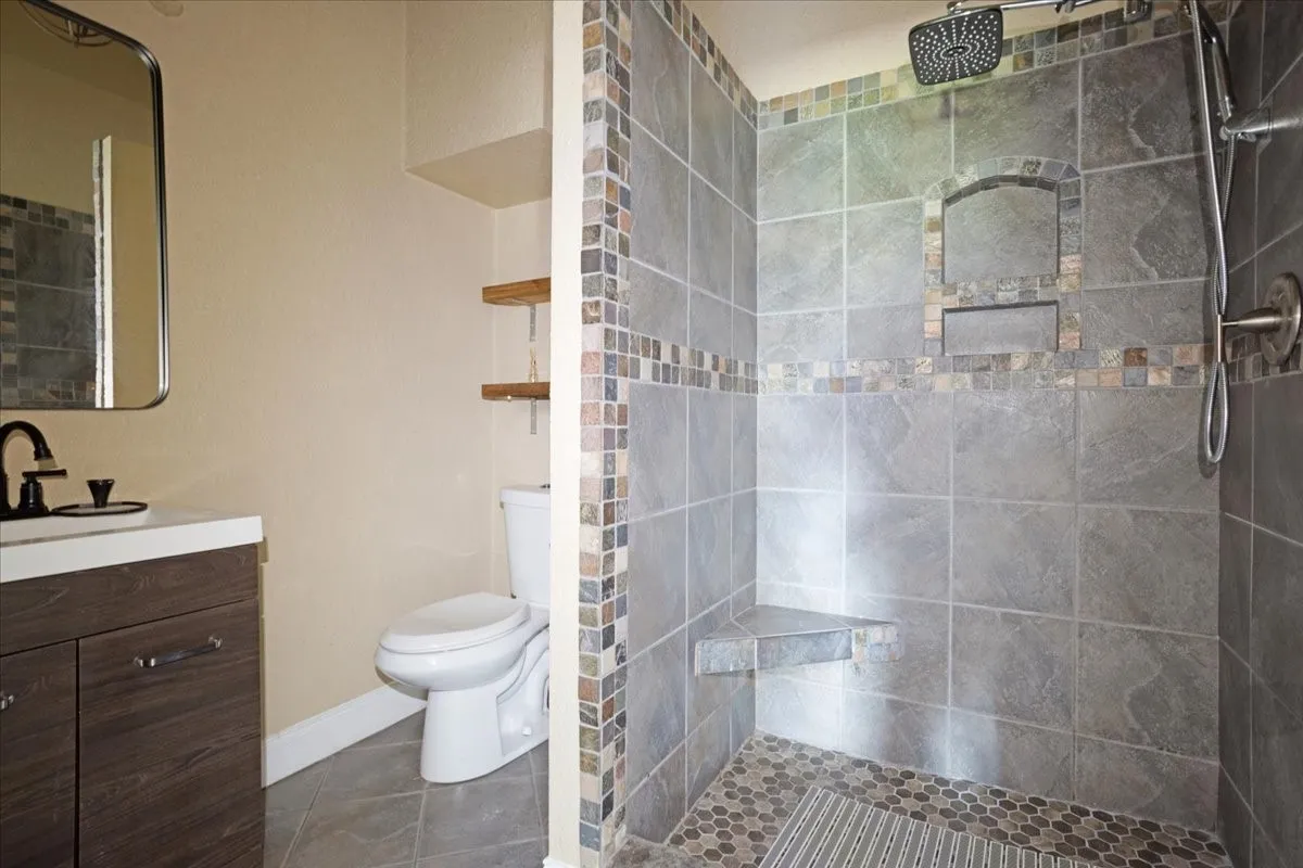 Single Family Residence For Sale in Titus County , 310 E 3rd St., Mt Pleasant, Texas 75455, 5 Bedroom, 3 Bathroom, Garage spaces, 2,348 Sqft, built in 1944, Preowned, mls#21247073, Real Estate Agent in Mt Pleasant, Homes For Sale in Titus county, Homes For Sale in Mt Pleasant, Realtor in Mt Pleasant Texas, Real Estate Brokerage Independent Realty Texas, Luminita Cordes Realtor
