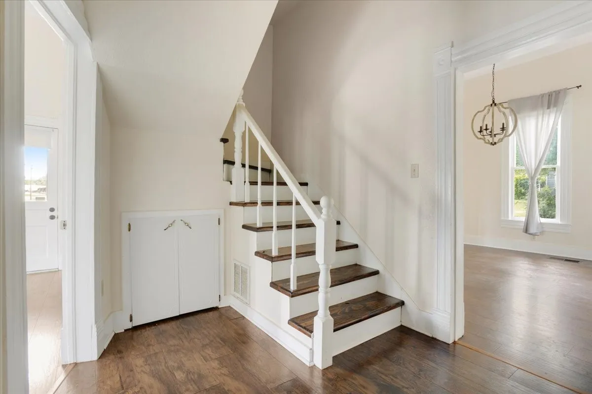 Single Family Residence For Sale in Titus County , 310 E 3rd St., Mt Pleasant, Texas 75455, 5 Bedroom, 3 Bathroom, Garage spaces, 2,348 Sqft, built in 1944, Preowned, mls#21247073, Real Estate Agent in Mt Pleasant, Homes For Sale in Titus county, Homes For Sale in Mt Pleasant, Realtor in Mt Pleasant Texas, Real Estate Brokerage Independent Realty Texas, Luminita Cordes Realtor
