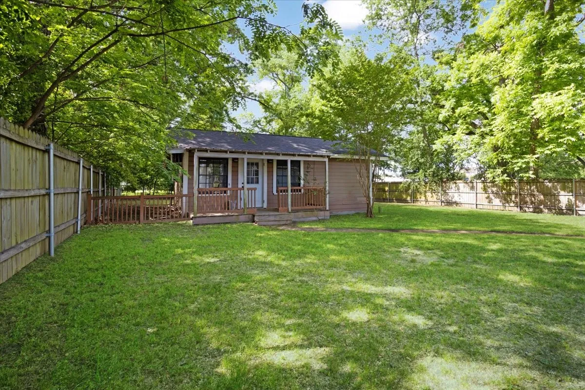 Single Family Residence For Sale in Titus County , 310 E 3rd St., Mt Pleasant, Texas 75455, 5 Bedroom, 3 Bathroom, Garage spaces, 2,348 Sqft, built in 1944, Preowned, mls#21247073, Real Estate Agent in Mt Pleasant, Homes For Sale in Titus county, Homes For Sale in Mt Pleasant, Realtor in Mt Pleasant Texas, Real Estate Brokerage Independent Realty Texas, Luminita Cordes Realtor