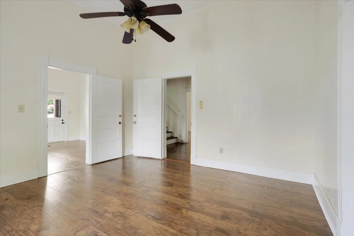 Single Family Residence For Sale in Titus County , 310 E 3rd St., Mt Pleasant, Texas 75455, 5 Bedroom, 3 Bathroom, Garage spaces, 2,348 Sqft, built in 1944, Preowned, mls#21247073, Real Estate Agent in Mt Pleasant, Homes For Sale in Titus county, Homes For Sale in Mt Pleasant, Realtor in Mt Pleasant Texas, Real Estate Brokerage Independent Realty Texas, Luminita Cordes Realtor