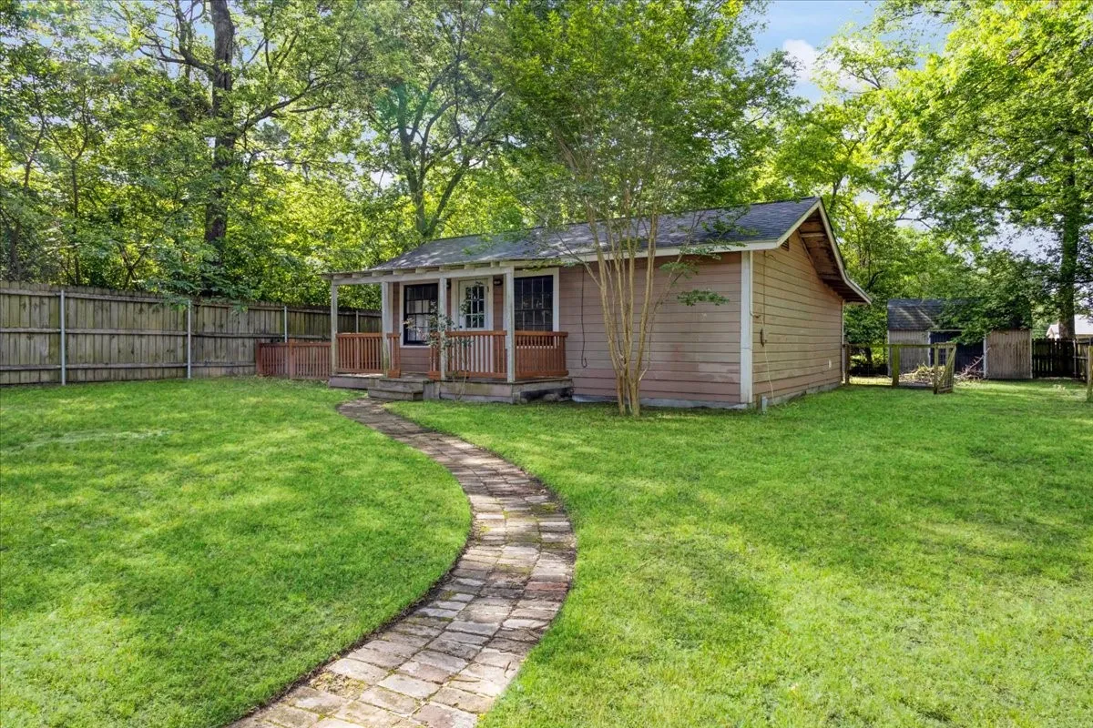Single Family Residence For Sale in Titus County , 310 E 3rd St., Mt Pleasant, Texas 75455, 5 Bedroom, 3 Bathroom, Garage spaces, 2,348 Sqft, built in 1944, Preowned, mls#21247073, Real Estate Agent in Mt Pleasant, Homes For Sale in Titus county, Homes For Sale in Mt Pleasant, Realtor in Mt Pleasant Texas, Real Estate Brokerage Independent Realty Texas, Luminita Cordes Realtor