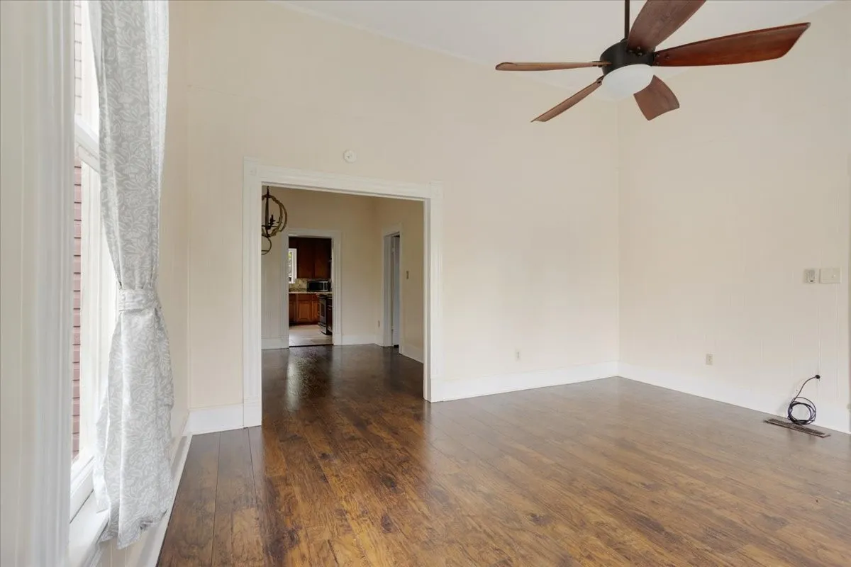 Single Family Residence For Sale in Titus County , 310 E 3rd St., Mt Pleasant, Texas 75455, 5 Bedroom, 3 Bathroom, Garage spaces, 2,348 Sqft, built in 1944, Preowned, mls#21247073, Real Estate Agent in Mt Pleasant, Homes For Sale in Titus county, Homes For Sale in Mt Pleasant, Realtor in Mt Pleasant Texas, Real Estate Brokerage Independent Realty Texas, Luminita Cordes Realtor