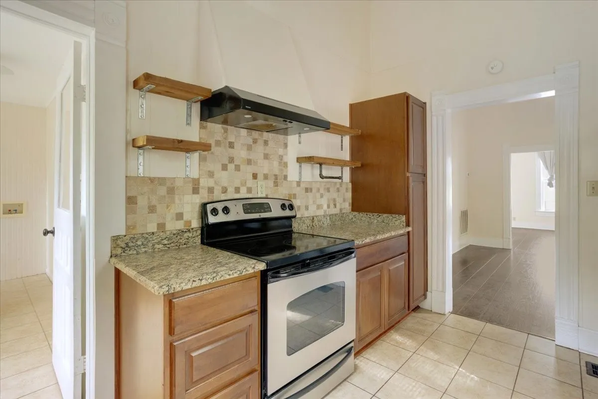 Single Family Residence For Sale in Titus County , 310 E 3rd St., Mt Pleasant, Texas 75455, 5 Bedroom, 3 Bathroom, Garage spaces, 2,348 Sqft, built in 1944, Preowned, mls#21247073, Real Estate Agent in Mt Pleasant, Homes For Sale in Titus county, Homes For Sale in Mt Pleasant, Realtor in Mt Pleasant Texas, Real Estate Brokerage Independent Realty Texas, Luminita Cordes Realtor