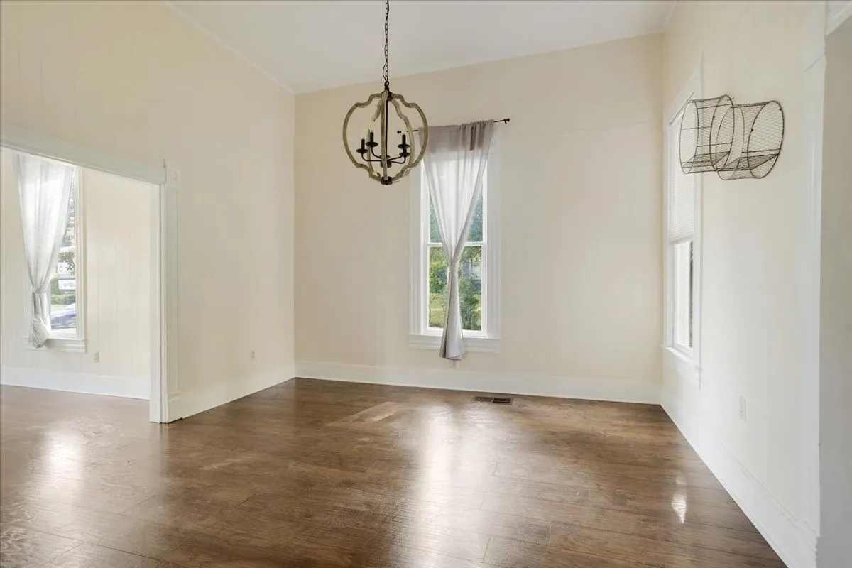Single Family Residence For Sale in Titus County , 310 E 3rd St., Mt Pleasant, Texas 75455, 5 Bedroom, 3 Bathroom, Garage spaces, 2,348 Sqft, built in 1944, Preowned, mls#21247073, Real Estate Agent in Mt Pleasant, Homes For Sale in Titus county, Homes For Sale in Mt Pleasant, Realtor in Mt Pleasant Texas, Real Estate Brokerage Independent Realty Texas, Luminita Cordes Realtor
