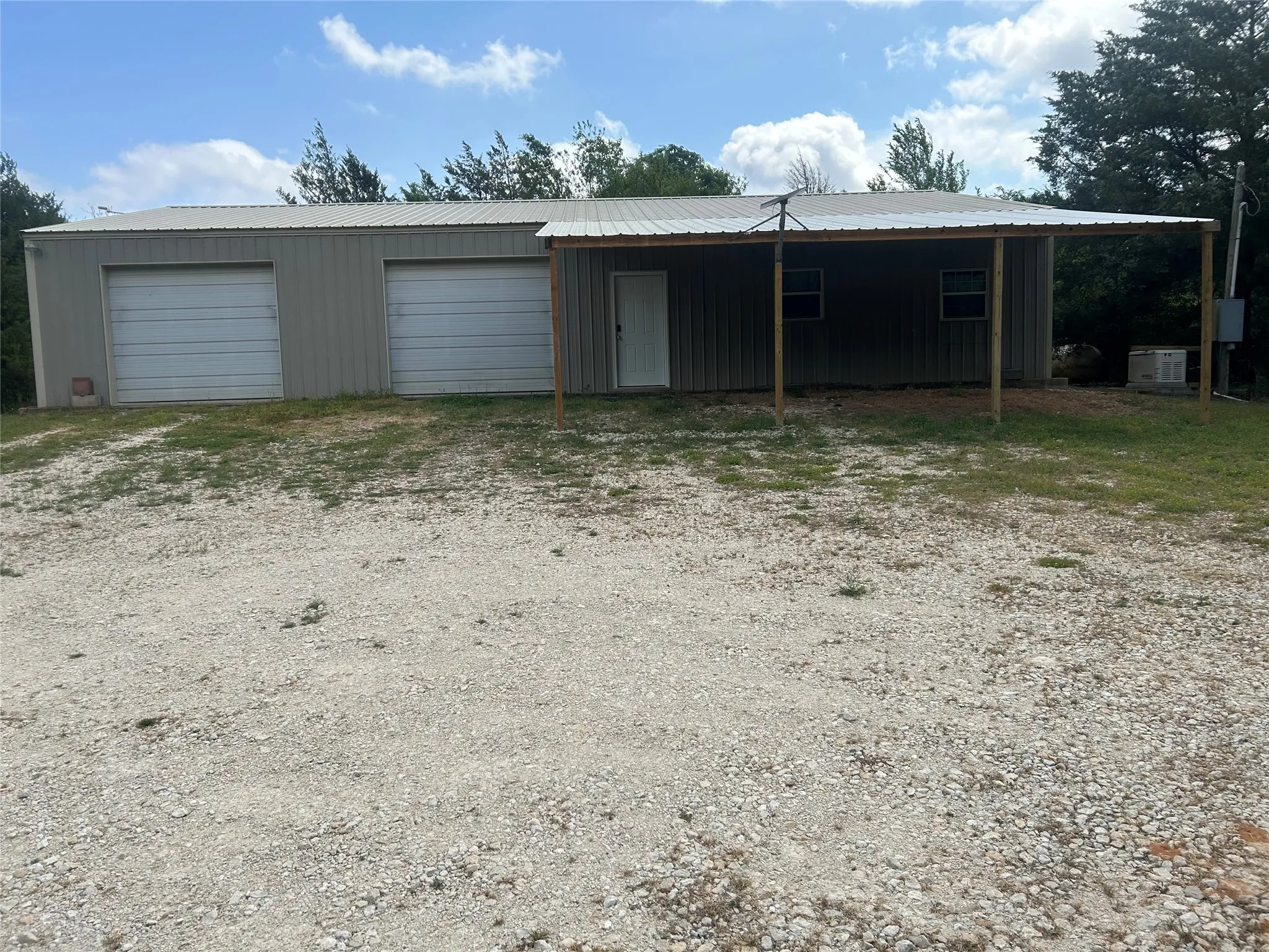 Single Family Residence For Sale in Limestone County , 190 Private Road 5825A, Groesbeck, Texas 76642, 3 Bedroom, 3 Bathroom, 2 Garage spaces, 2,400 Sqft, built in 2021, New Construction - Complete, mls#21252280, Real Estate Agent in Groesbeck, Homes For Sale in Limestone county, Homes For Sale in Groesbeck, Realtor in Groesbeck Texas, Real Estate Brokerage Independent Realty Texas, Luminita Cordes Realtor