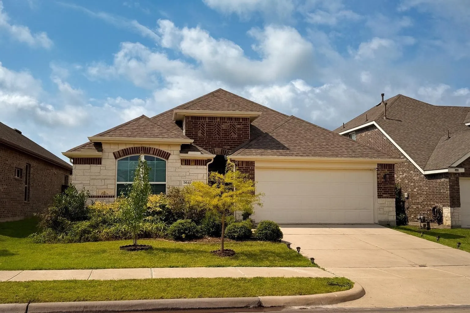 Single Family Residence For Sale in Kaufman County , 5641 Durst Lane, Forney, Texas 75126, 3 Bedroom, 2 Bathroom, 2 Garage spaces, 1,830 Sqft, built in 2019, mls#21252286, Real Estate Agent in Forney, Homes For Sale in Kaufman county, Homes For Sale in Forney, Realtor in Forney Texas, Real Estate Brokerage Independent Realty Texas, Luminita Cordes Realtor