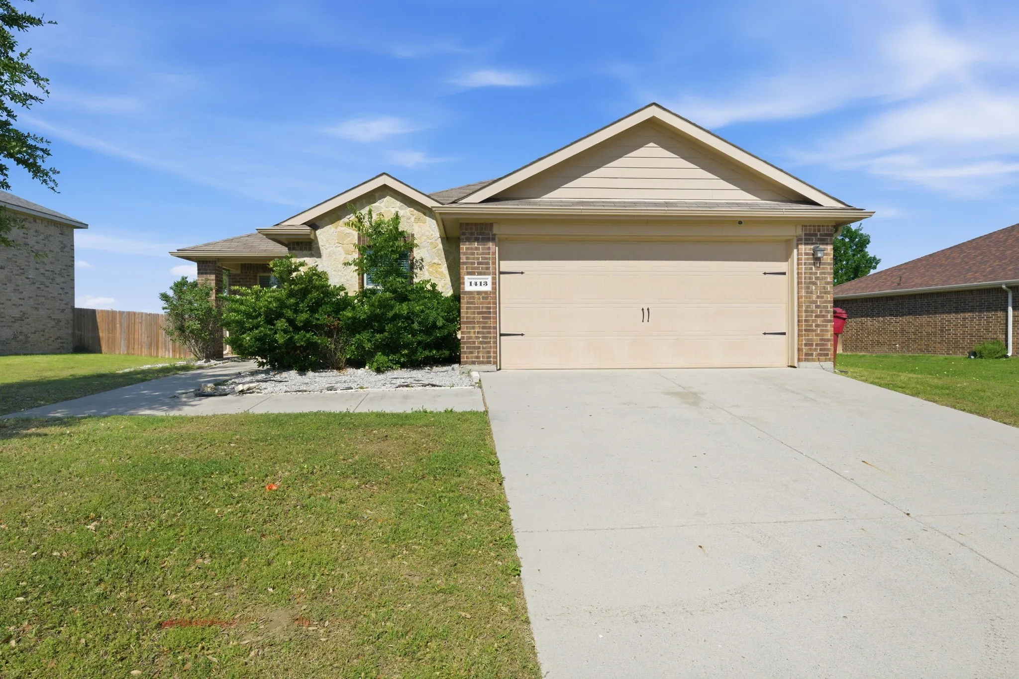 Single Family Residence For Sale in Collin County , 1413 N Houston Street, Royse City, Texas 75189, 4 Bedroom, 2 Bathroom, 2 Garage spaces, 1,829 Sqft, built in 2015, Preowned, mls#21252230, Real Estate Agent in Royse City, Homes For Sale in Collin county, Homes For Sale in Royse City, Realtor in Royse City Texas, Real Estate Brokerage Independent Realty Texas, Luminita Cordes Realtor