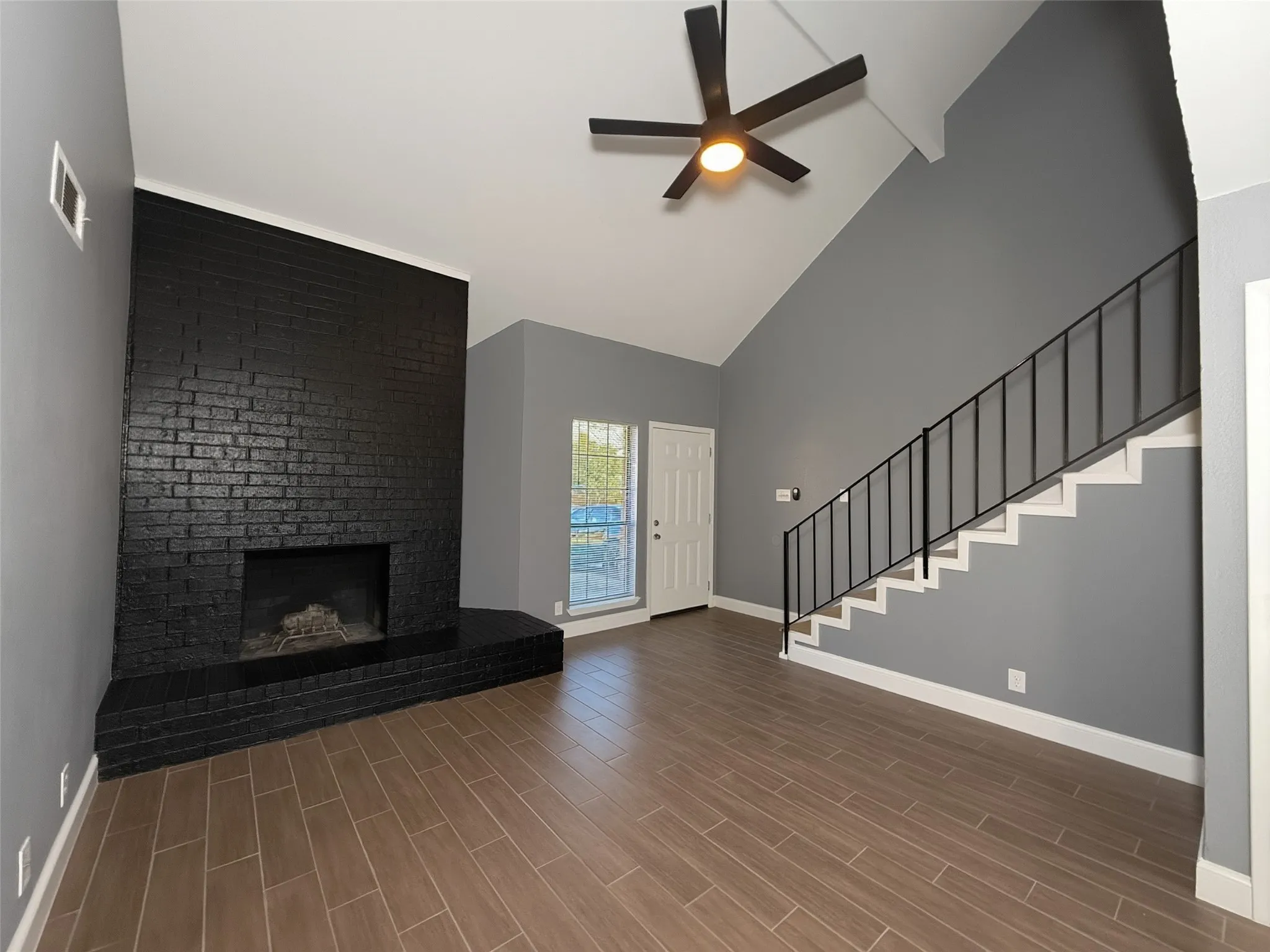 Townhouse For Rent in Grayson County , 1900 W Taylor Street, Sherman, Texas 75092, 2 Bedrooms, 2 Bathrooms, 1 Garage spaces, 1,016 Sqft, built in 1985, Price $1,495, mls#21252312, Real Estate Agent in Sherman, Homes For Rent in Grayson county, Homes For Rent in Sherman, Realtor in Sherman Texas, Real Estate Brokerage Independent Realty Texas, Luminita Cordes Realtor