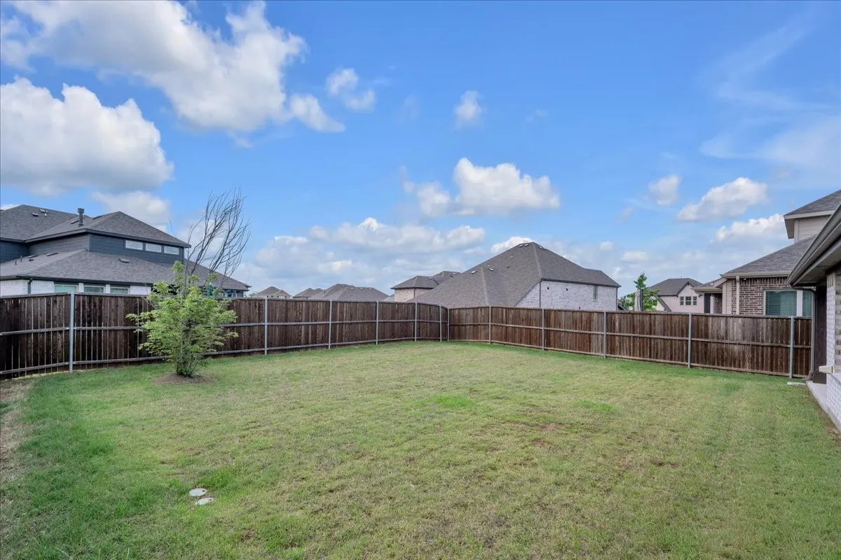 Single Family Residence For Sale in Kaufman County , 1408 Crossford Trail, Forney, Texas 75126, 3 Bedroom, 2 Bathroom, 2 Garage spaces, 1,671 Sqft, built in 2022, mls#21248093, Real Estate Agent in Forney, Homes For Sale in Kaufman county, Homes For Sale in Forney, Realtor in Forney Texas, Real Estate Brokerage Independent Realty Texas, Luminita Cordes Realtor