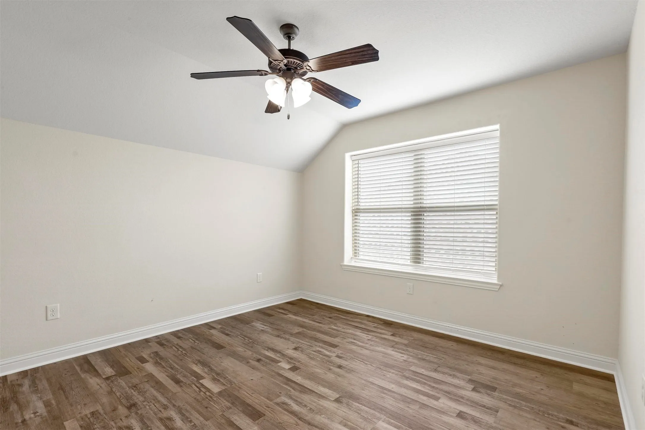 Single Family Residence For Sale in Hood County , 210 Donna Circle, Granbury, Texas 76049, 3 Bedrooms, 3 Bathrooms, 2 Garage spaces, 2,045 Sqft, built in 2016, Preowned, Price $325,000, mls#21245297, Real Estate Agent in Granbury, Homes For Sale in Hood county, Homes For Sale in Granbury, Realtor in Granbury Texas, Real Estate Brokerage Independent Realty Texas, Luminita Cordes Realtor