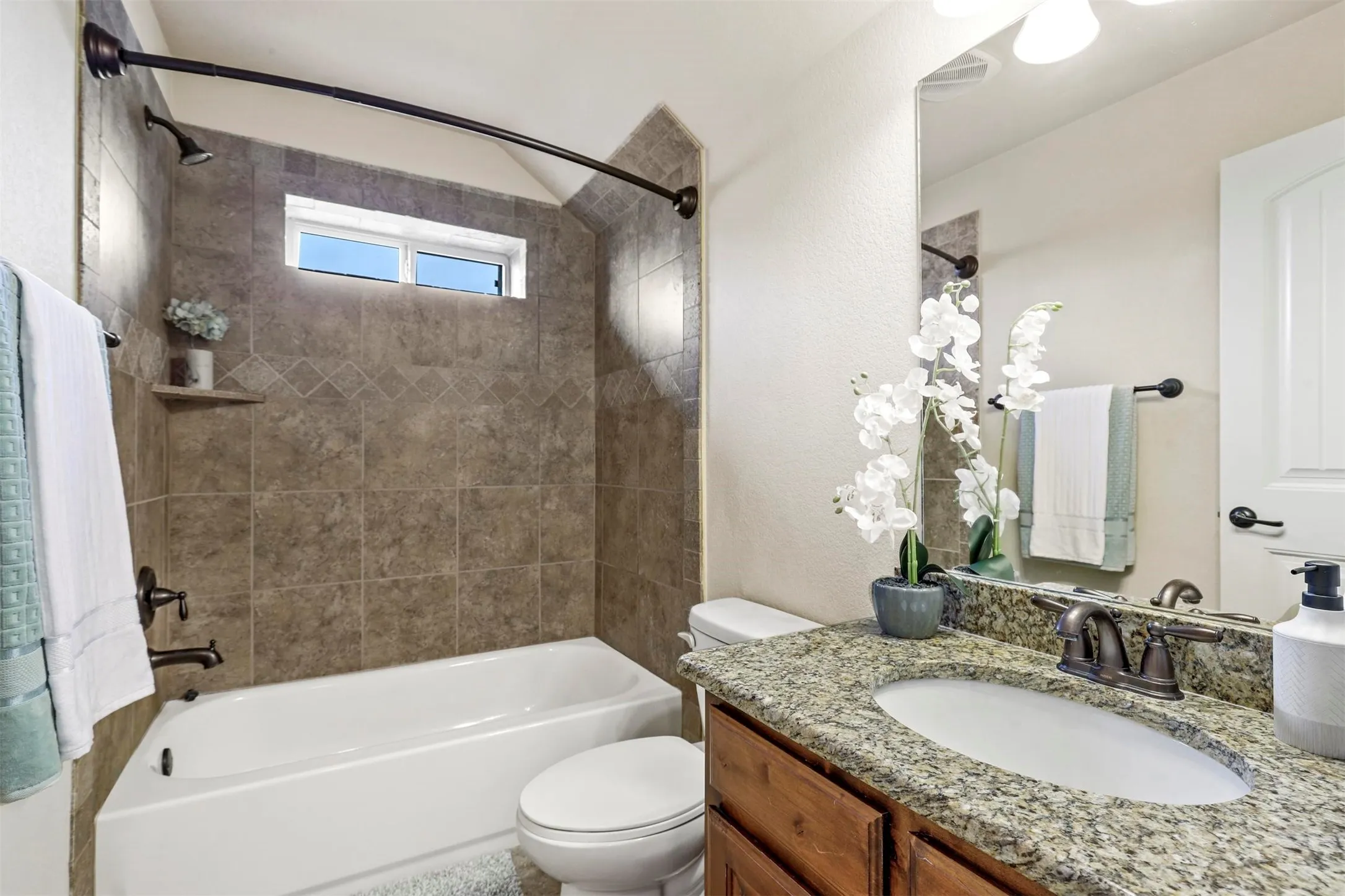 Single Family Residence For Sale in Hood County , 210 Donna Circle, Granbury, Texas 76049, 3 Bedrooms, 3 Bathrooms, 2 Garage spaces, 2,045 Sqft, built in 2016, Preowned, Price $325,000, mls#21245297, Real Estate Agent in Granbury, Homes For Sale in Hood county, Homes For Sale in Granbury, Realtor in Granbury Texas, Real Estate Brokerage Independent Realty Texas, Luminita Cordes Realtor