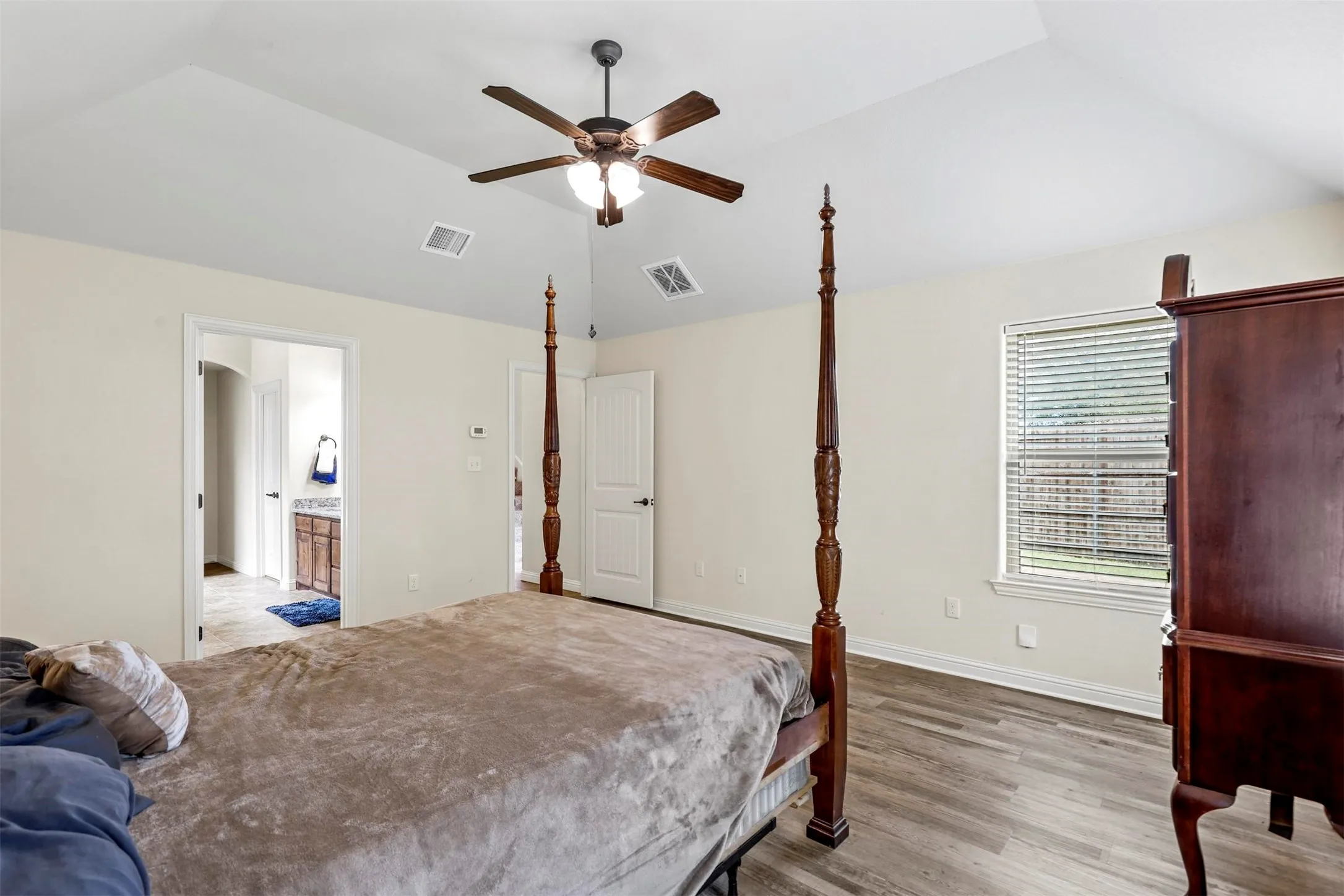 Single Family Residence For Sale in Hood County , 210 Donna Circle, Granbury, Texas 76049, 3 Bedrooms, 3 Bathrooms, 2 Garage spaces, 2,045 Sqft, built in 2016, Preowned, Price $325,000, mls#21245297, Real Estate Agent in Granbury, Homes For Sale in Hood county, Homes For Sale in Granbury, Realtor in Granbury Texas, Real Estate Brokerage Independent Realty Texas, Luminita Cordes Realtor