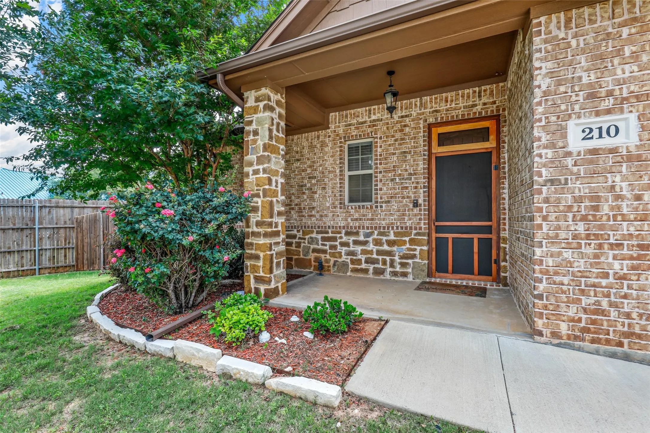 Single Family Residence For Sale in Hood County , 210 Donna Circle, Granbury, Texas 76049, 3 Bedrooms, 3 Bathrooms, 2 Garage spaces, 2,045 Sqft, built in 2016, Preowned, Price $325,000, mls#21245297, Real Estate Agent in Granbury, Homes For Sale in Hood county, Homes For Sale in Granbury, Realtor in Granbury Texas, Real Estate Brokerage Independent Realty Texas, Luminita Cordes Realtor