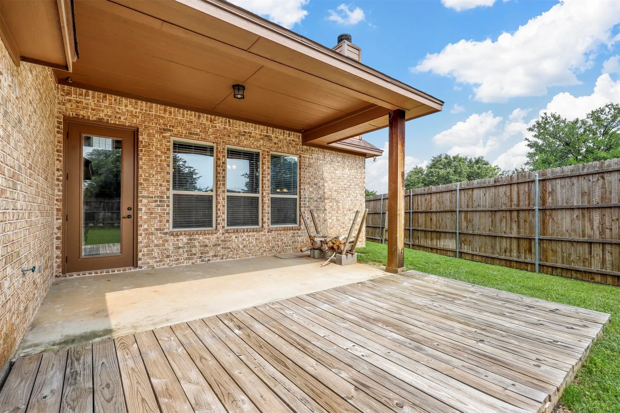 Single Family Residence For Sale in Hood County , 210 Donna Circle, Granbury, Texas 76049, 3 Bedrooms, 3 Bathrooms, 2 Garage spaces, 2,045 Sqft, built in 2016, Preowned, Price $325,000, mls#21245297, Real Estate Agent in Granbury, Homes For Sale in Hood county, Homes For Sale in Granbury, Realtor in Granbury Texas, Real Estate Brokerage Independent Realty Texas, Luminita Cordes Realtor