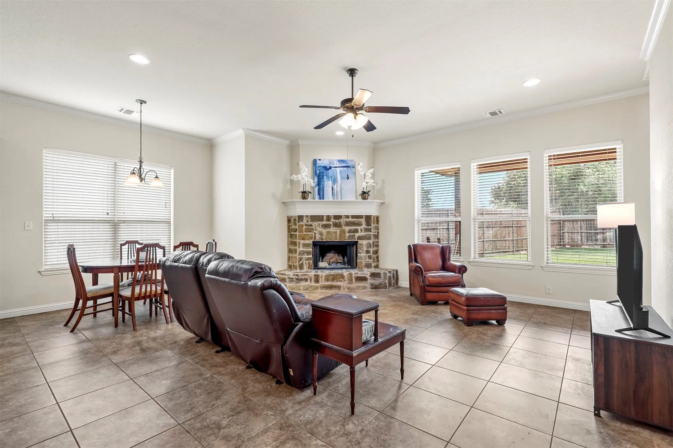 Single Family Residence For Sale in Hood County , 210 Donna Circle, Granbury, Texas 76049, 3 Bedrooms, 3 Bathrooms, 2 Garage spaces, 2,045 Sqft, built in 2016, Preowned, Price $325,000, mls#21245297, Real Estate Agent in Granbury, Homes For Sale in Hood county, Homes For Sale in Granbury, Realtor in Granbury Texas, Real Estate Brokerage Independent Realty Texas, Luminita Cordes Realtor